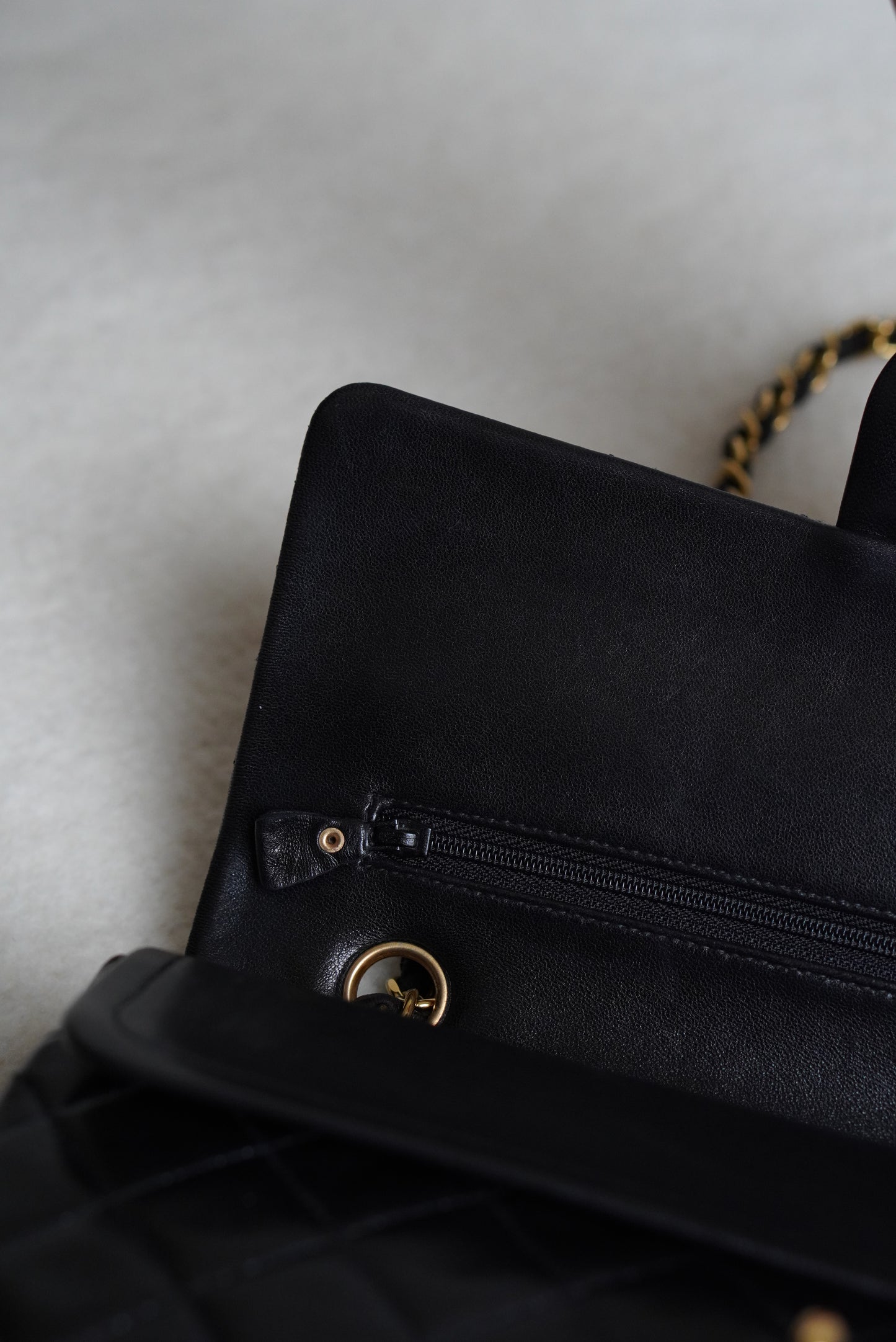 CHANEL CLASSIC MEDIUM DOUBLE FLAP