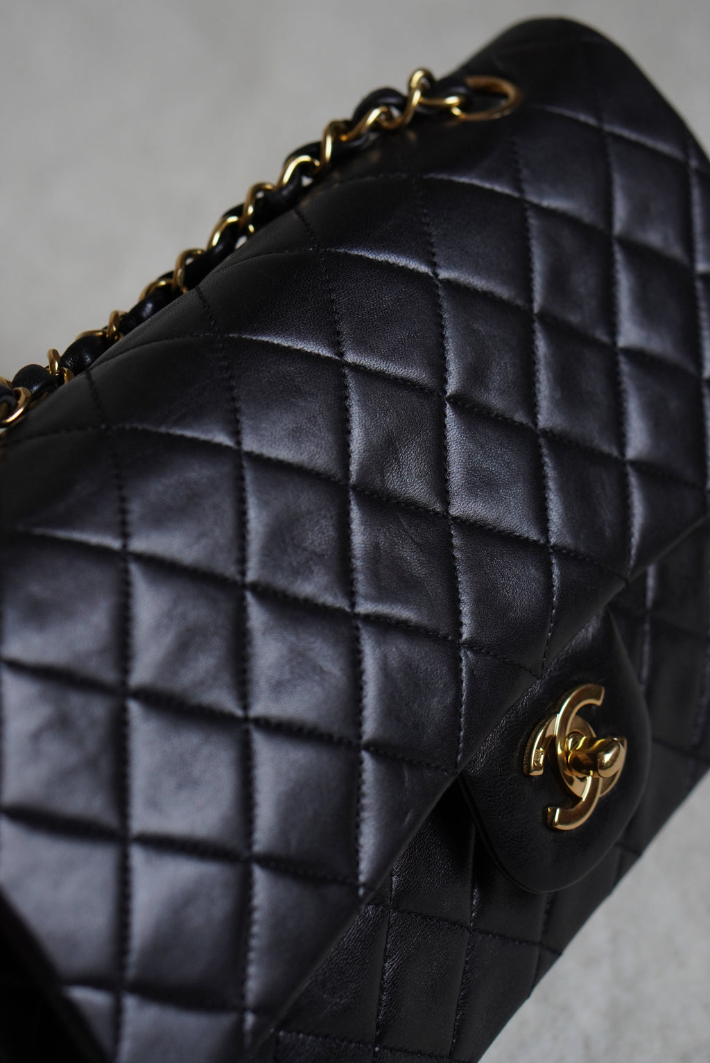 CHANEL CLASSIC MEDIUM DOUBLE FLAP