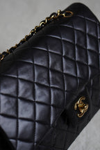CHANEL CLASSIC MEDIUM DOUBLE FLAP