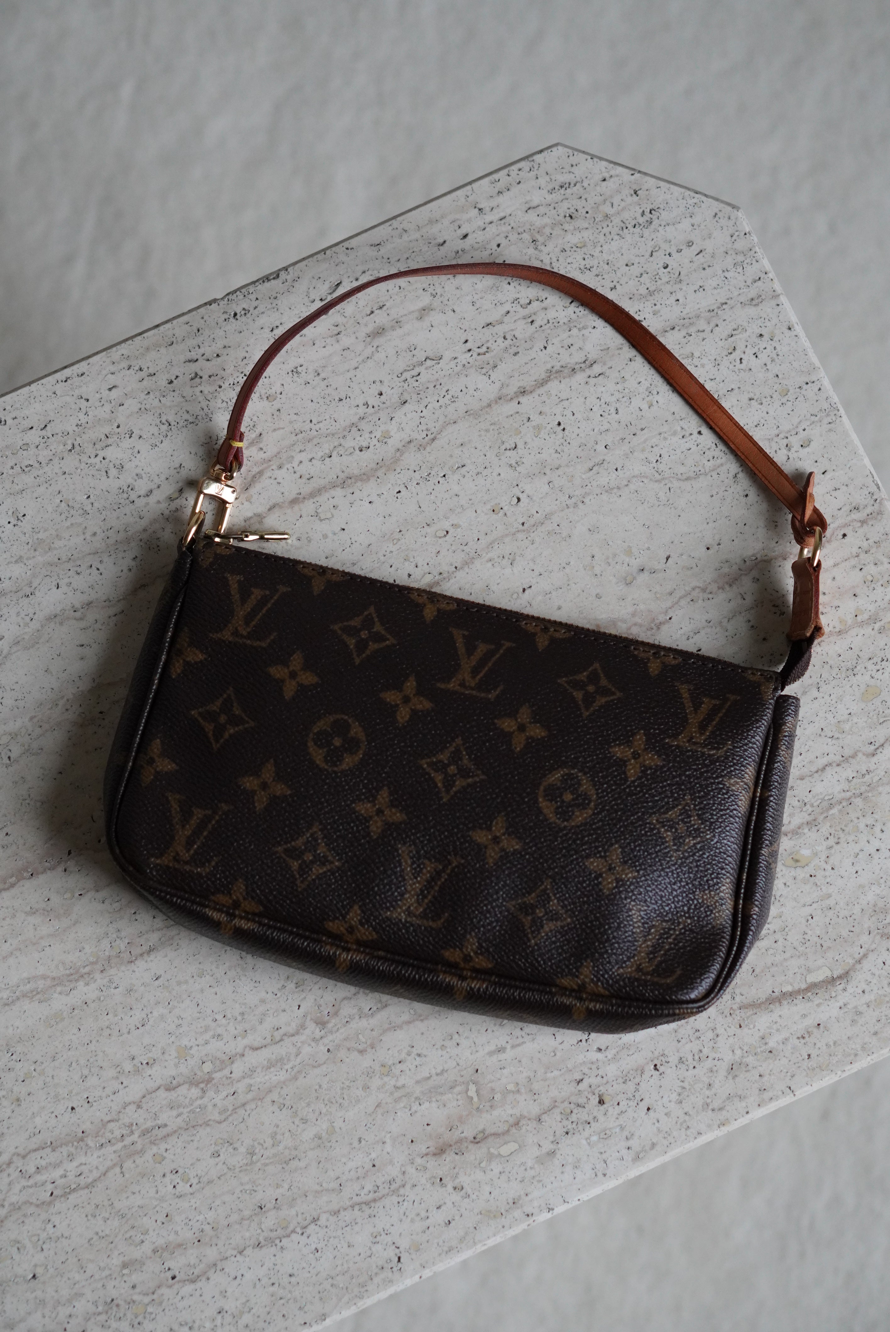 LOUIS VUITTON POCHETTE ACCESSOIRES