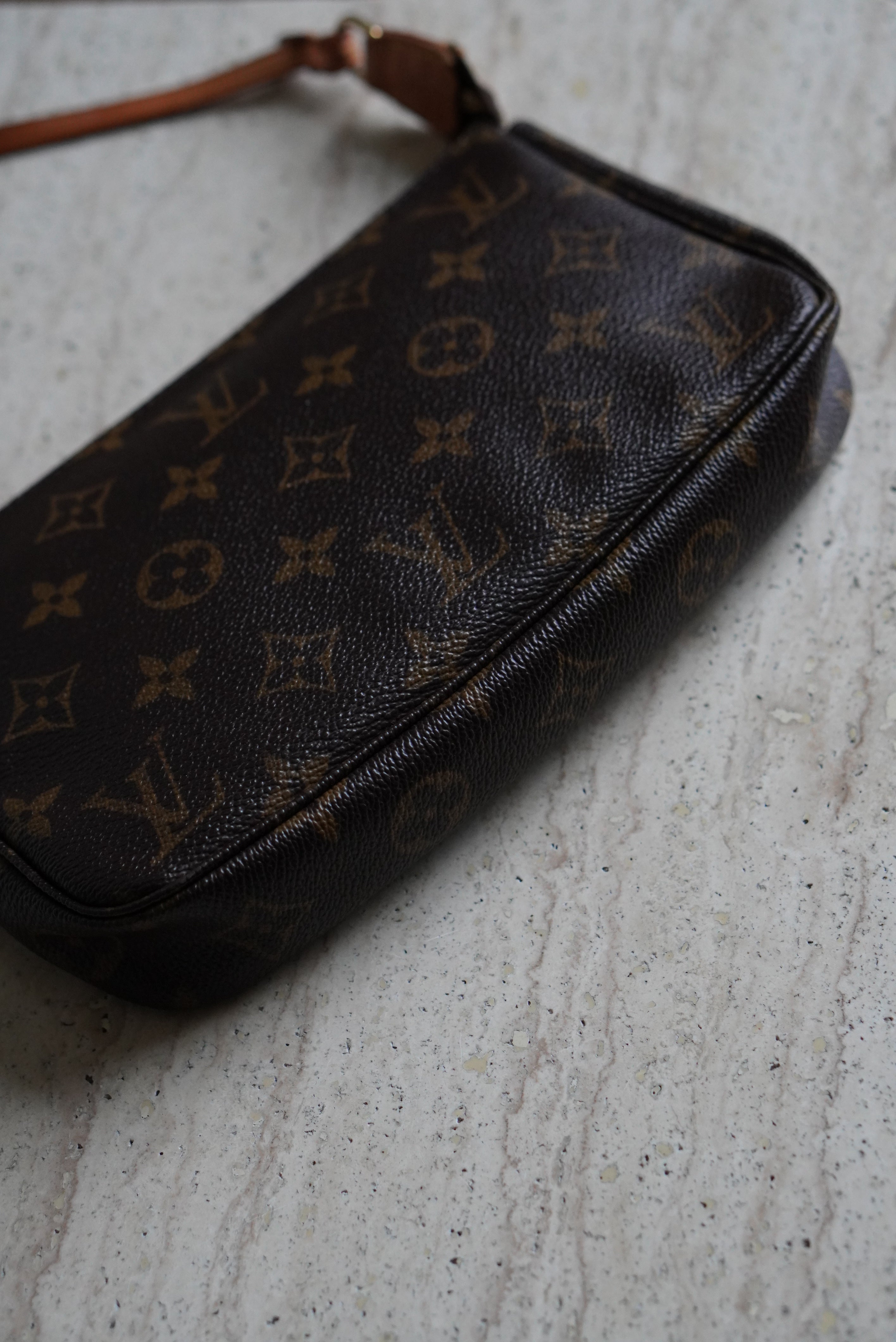 LOUIS VUITTON POCHETTE ACCESSOIRES