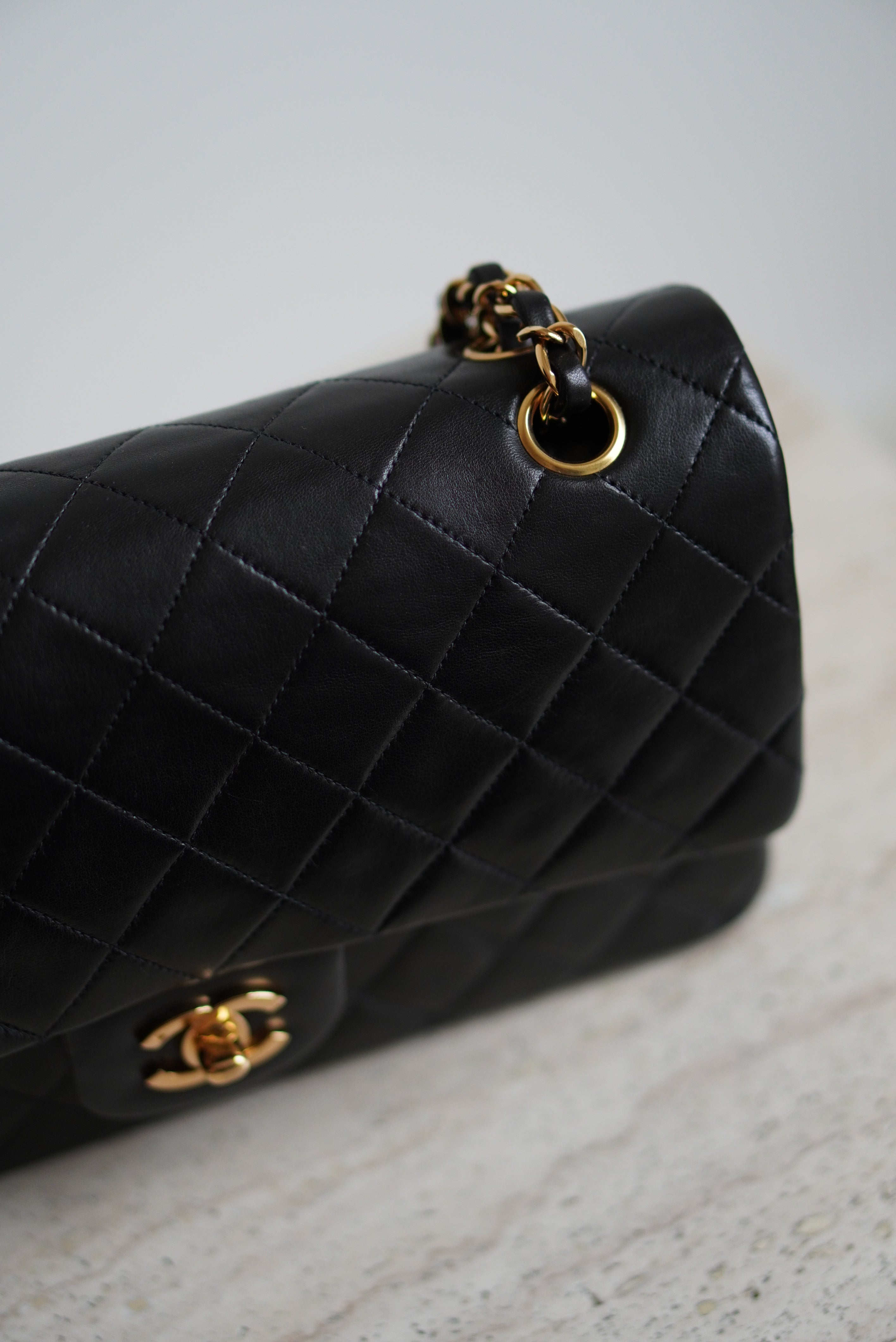 CHANEL CLASSIC MEDIUM DOUBLE FLAP