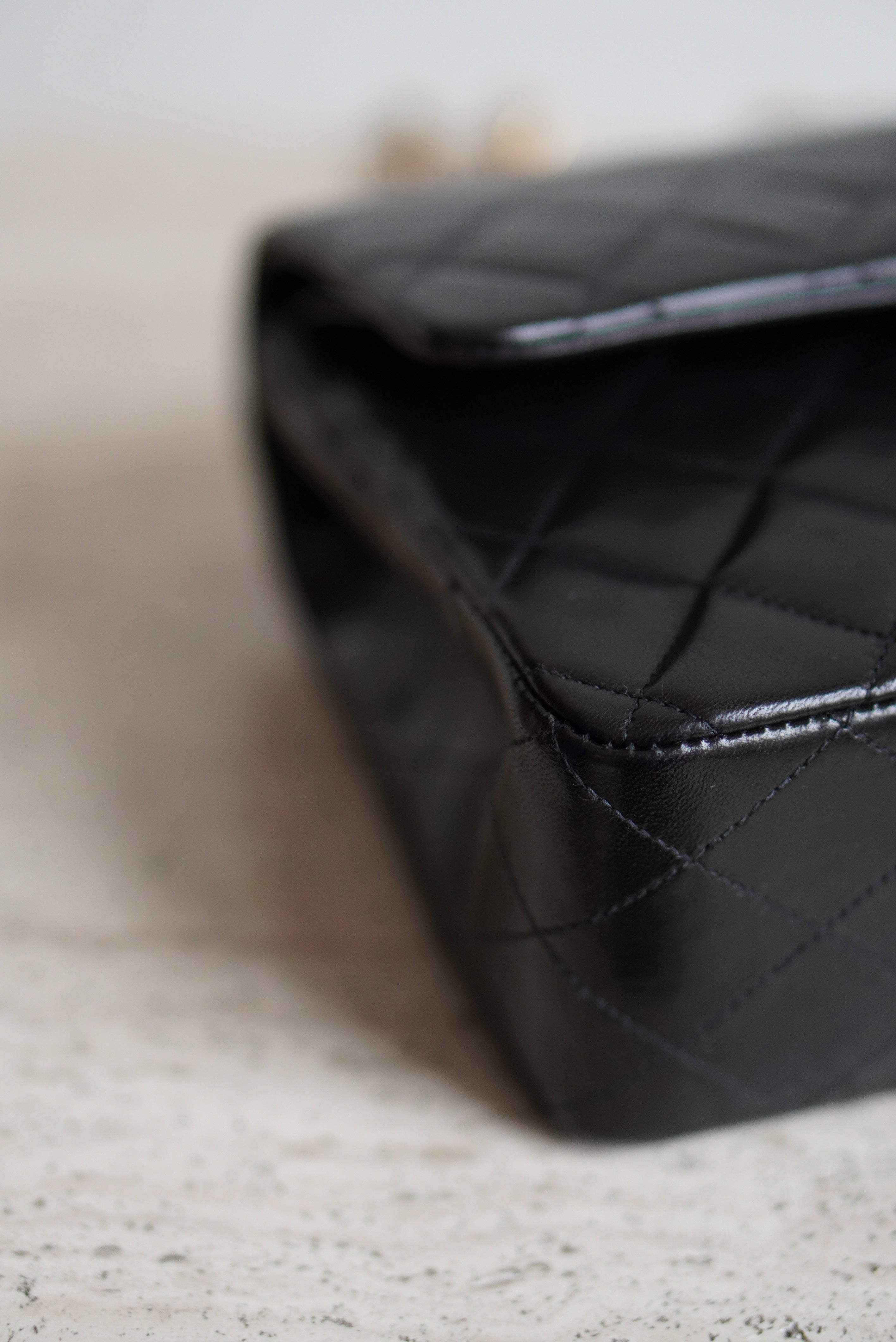 CHANEL CLASSIC MEDIUM DOUBLE FLAP