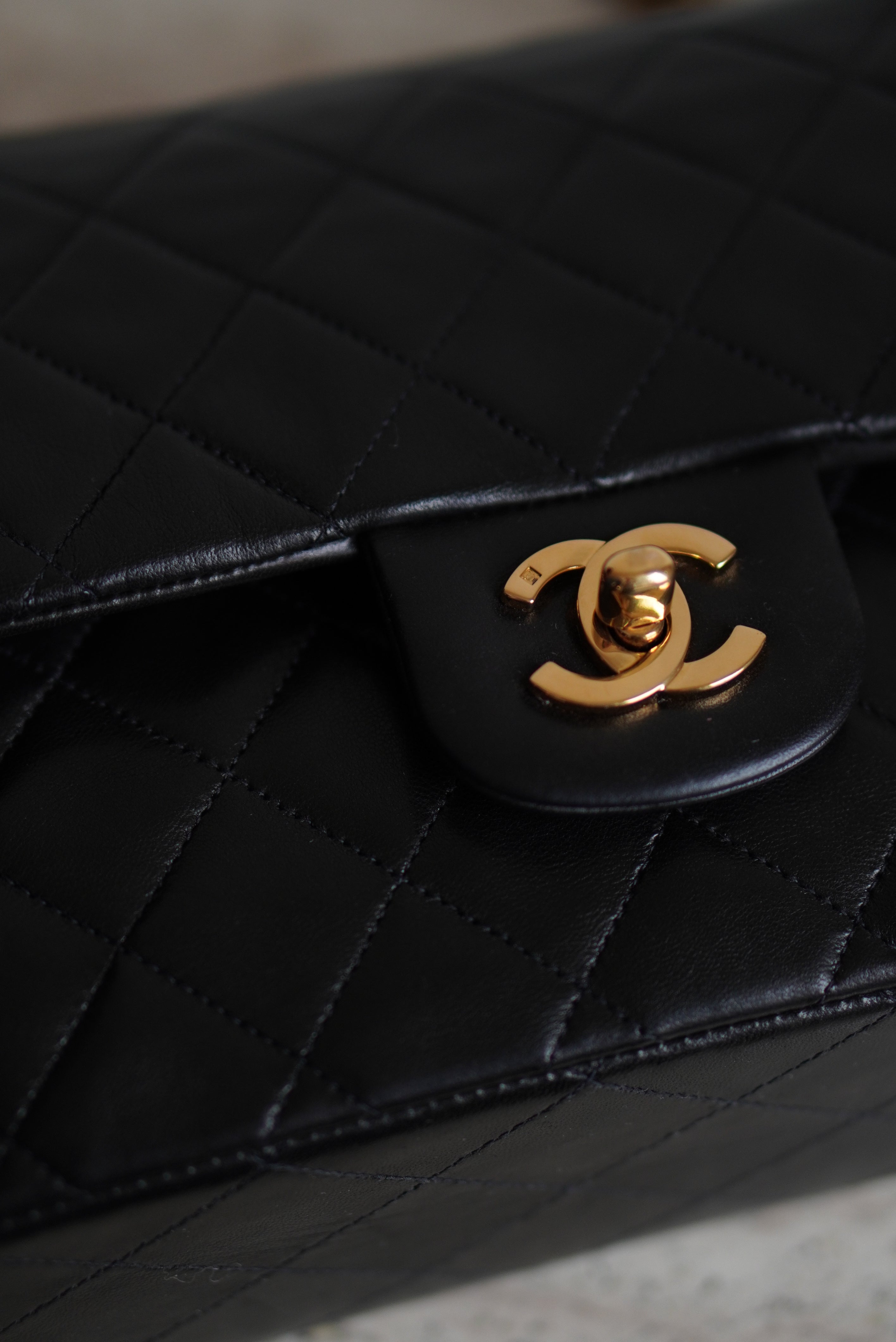 CHANEL CLASSIC MEDIUM DOUBLE FLAP