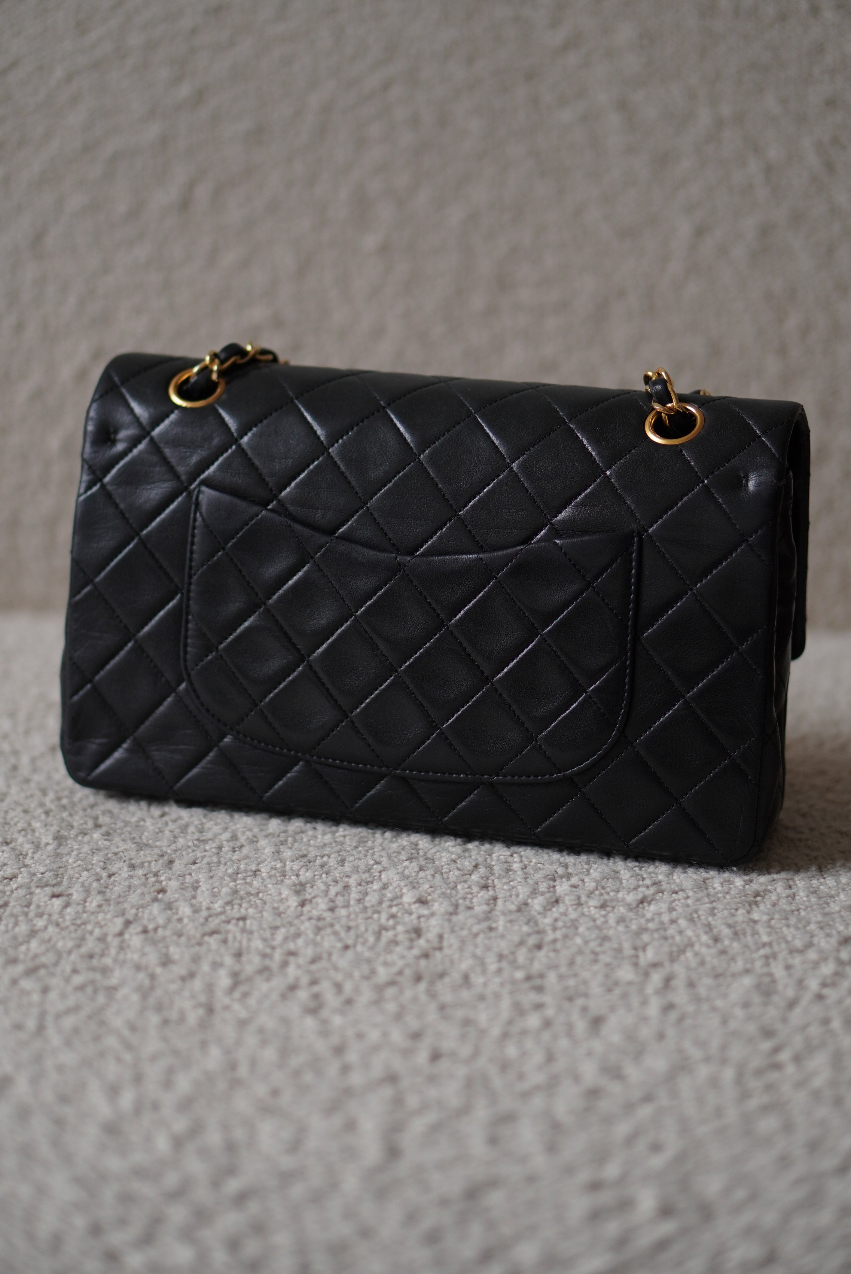 CHANEL CLASSIC MEDIUM DOUBLE FLAP