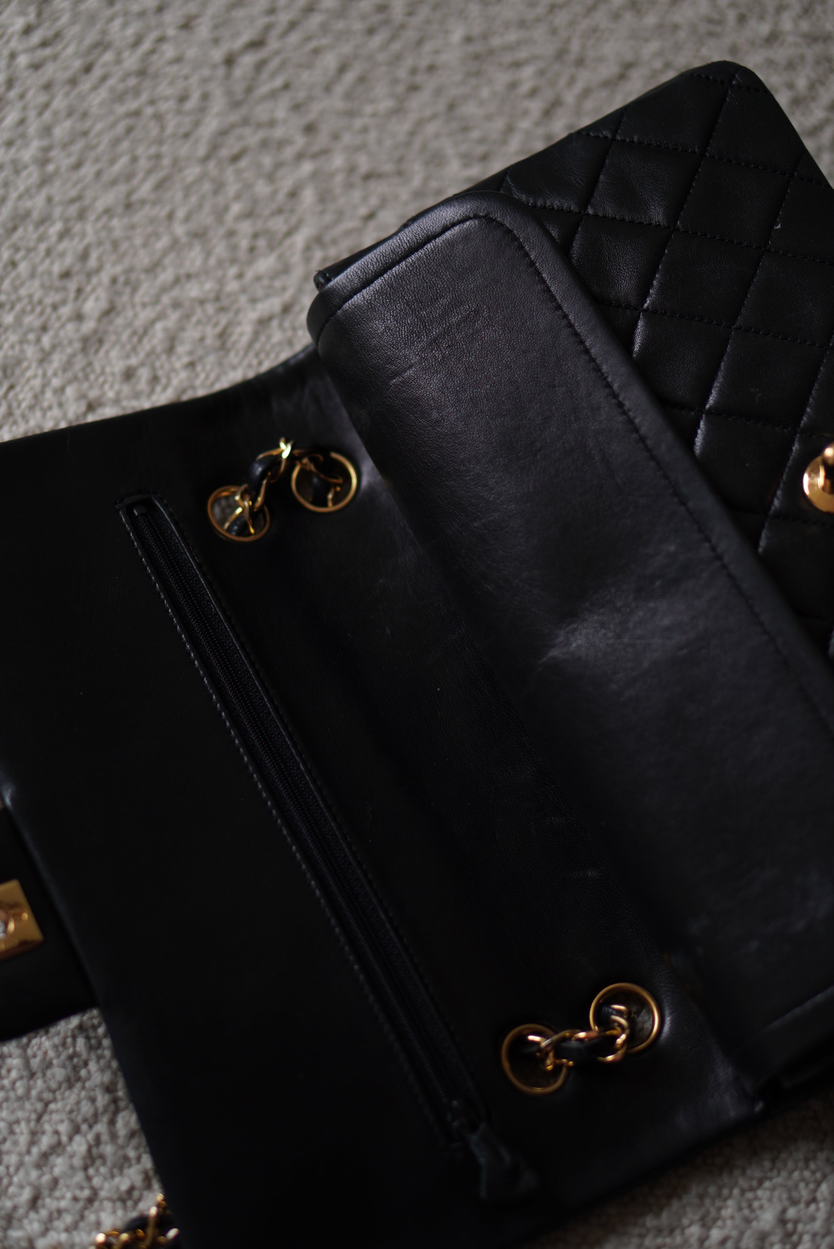CHANEL CLASSIC MEDIUM DOUBLE FLAP