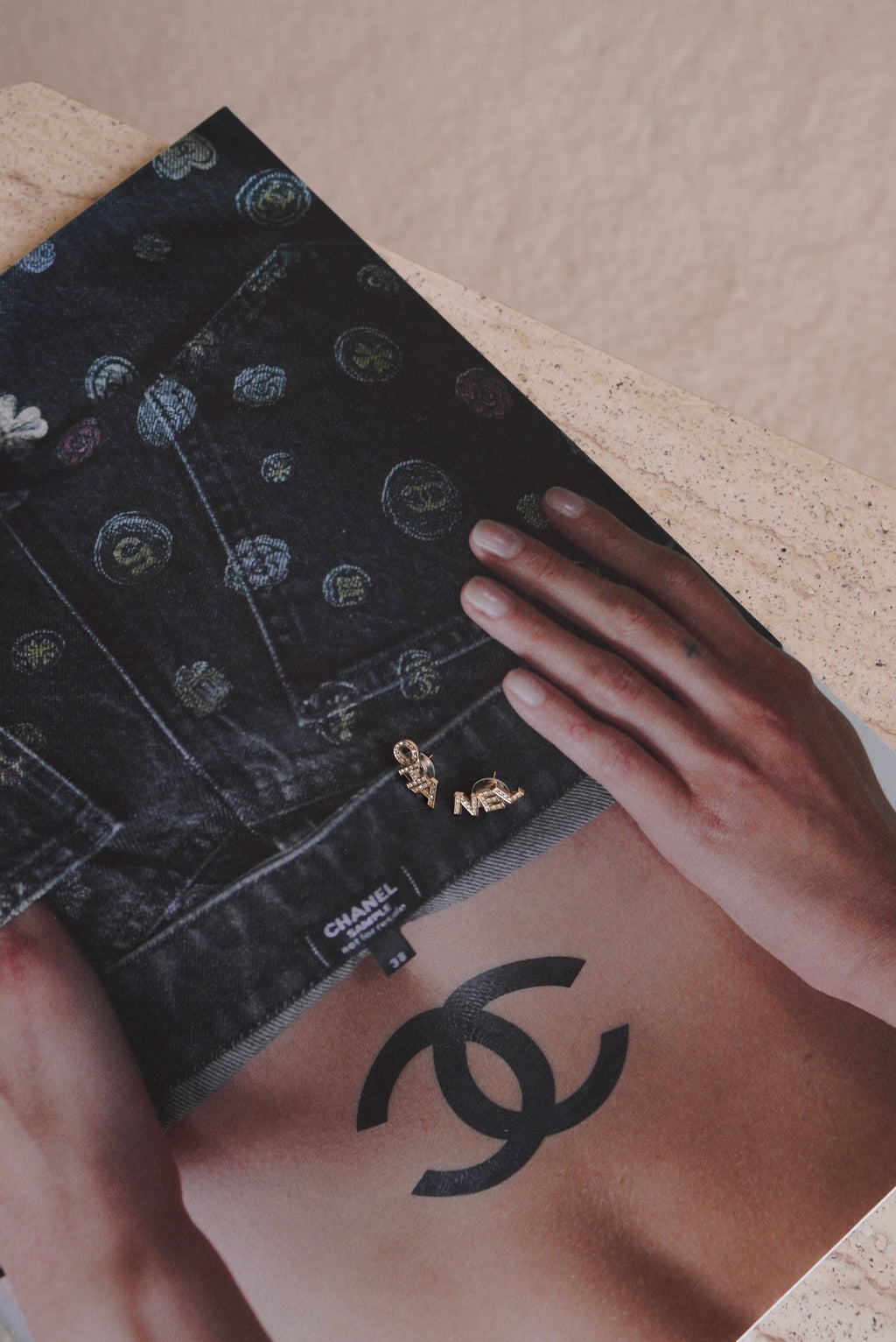 CHANEL EARRINGS A19 B
