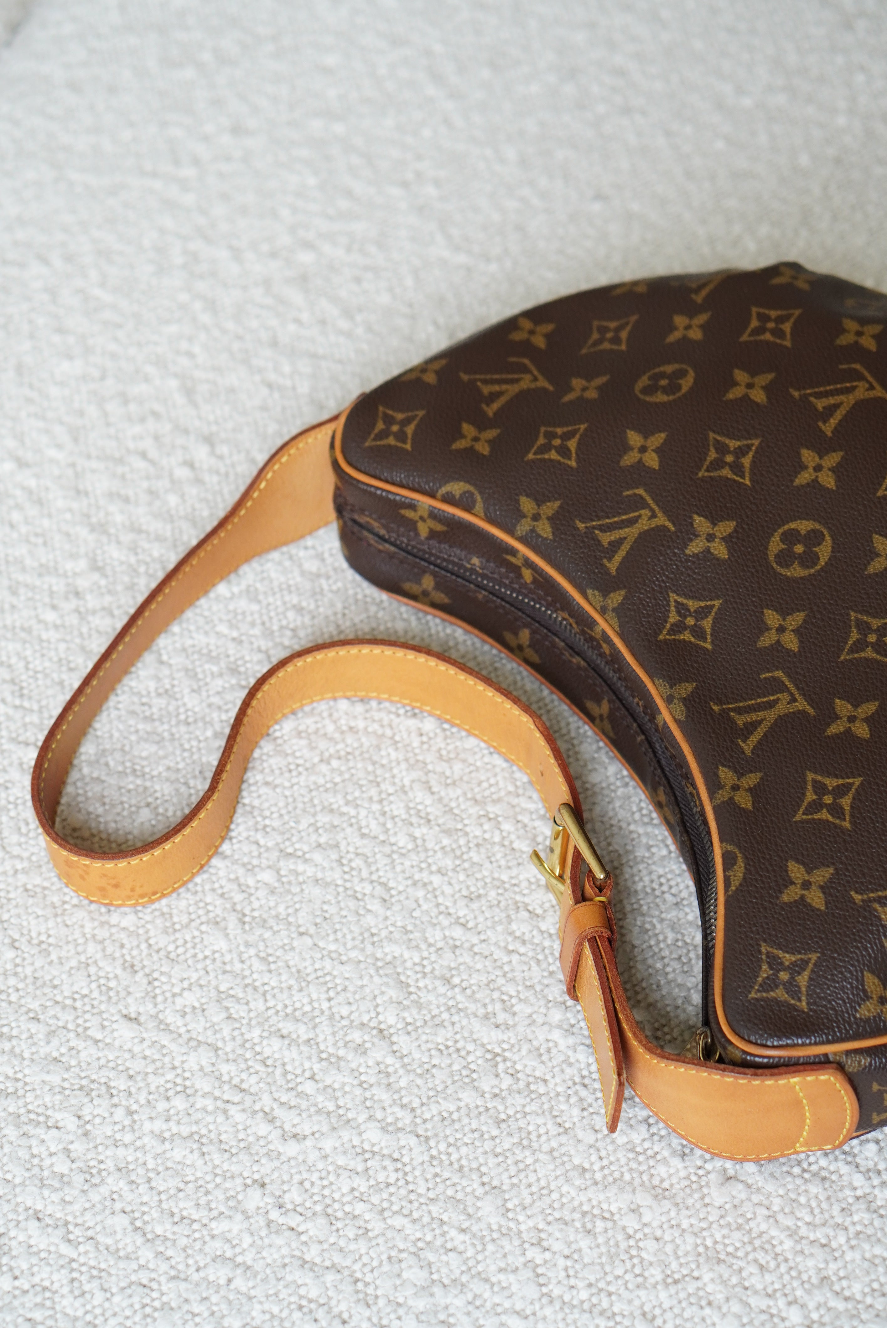 LOUIS VUITTON CROISSANT MM