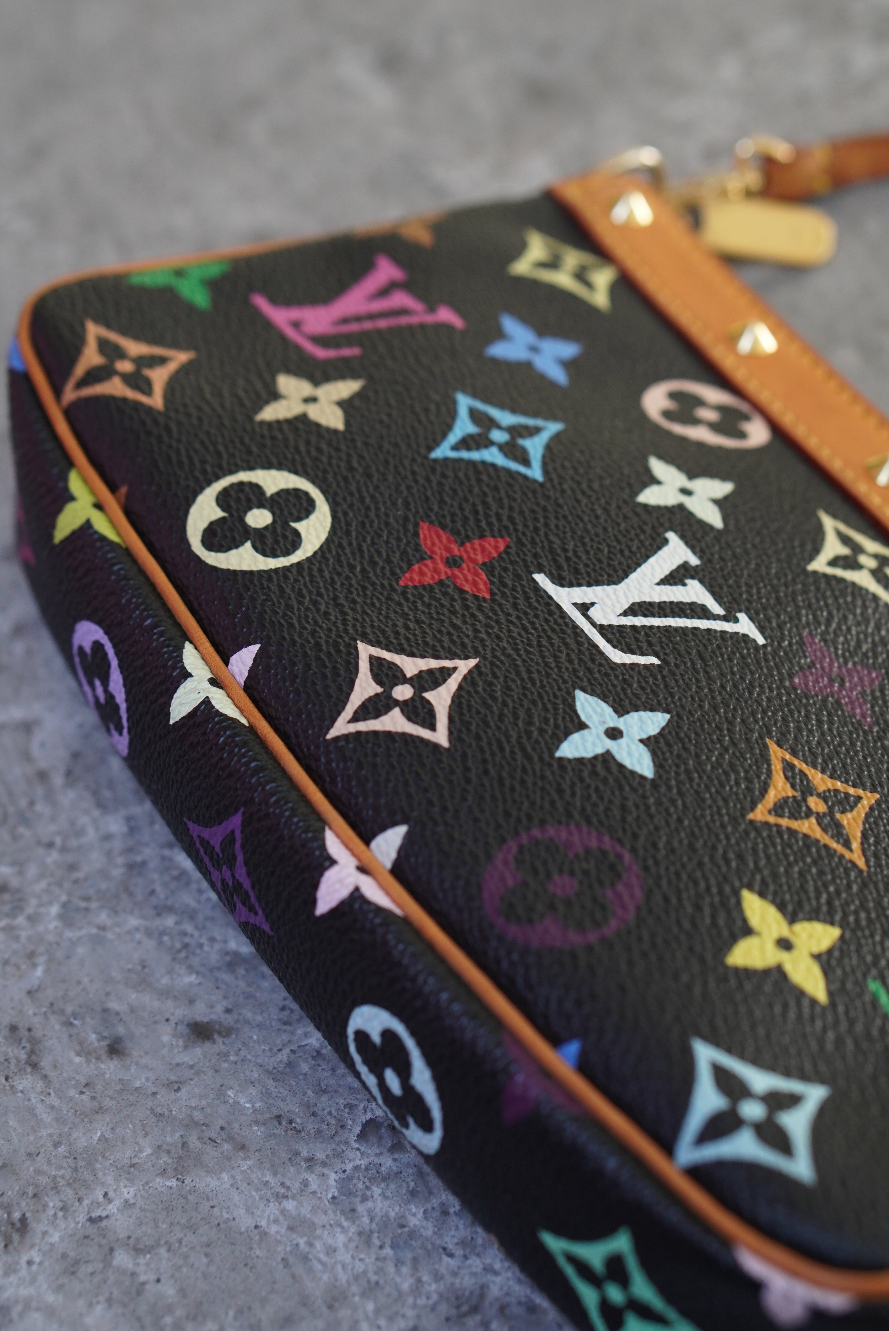 LOUIS VUITTON POCHETTE ACCESSOIRES