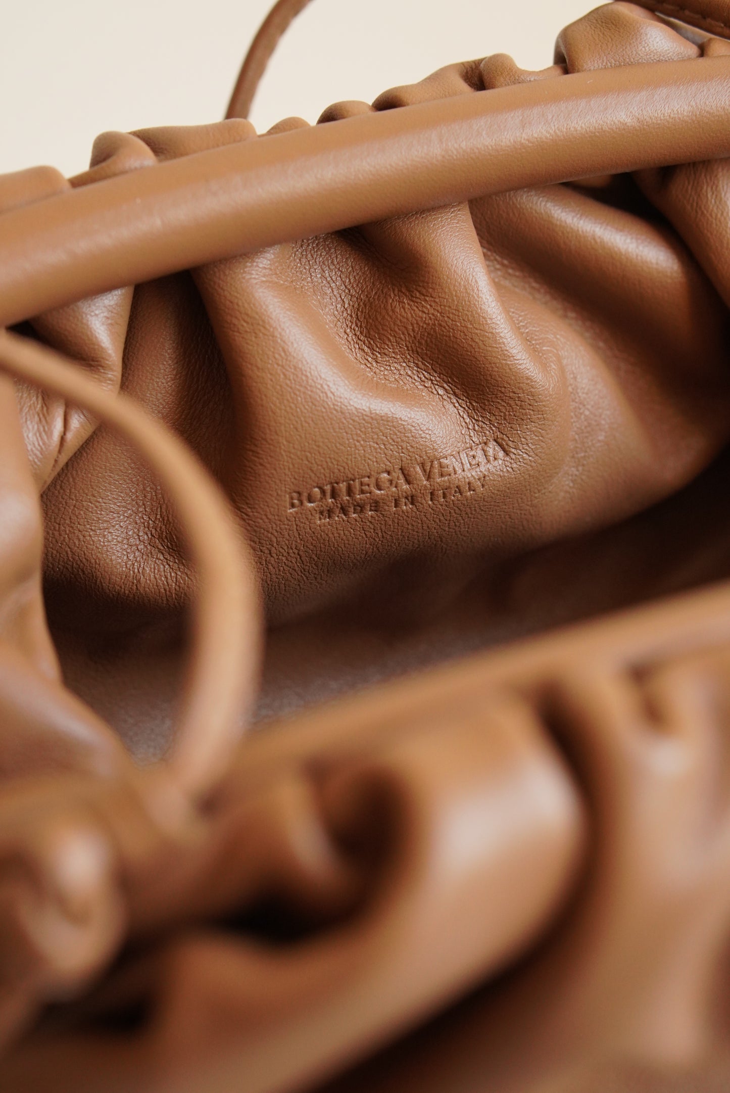 BOTTEGA VENETA MINI POUCH | TAN