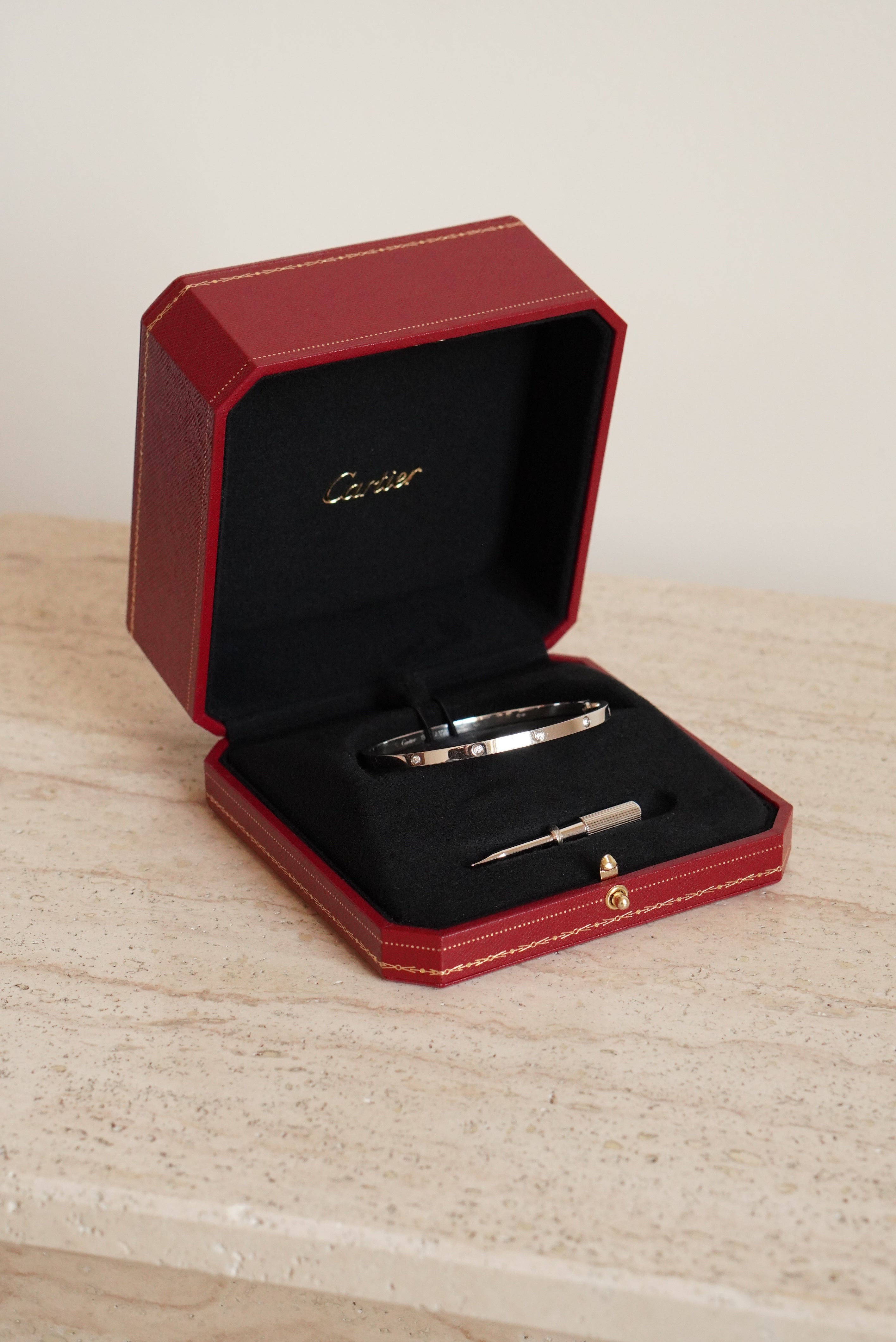 CARTIER LOVE BRACELET SMALL 10 DIAMONDS | WHITE GOLD