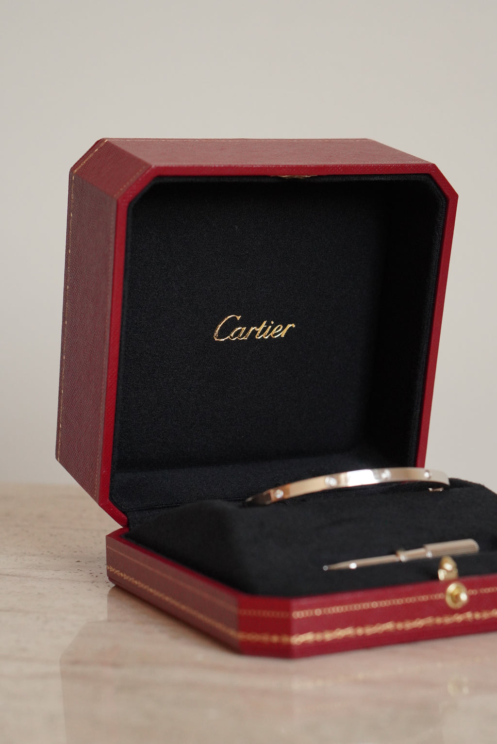 CARTIER LOVE BRACELET SMALL 10 DIAMONDS | WHITE GOLD
