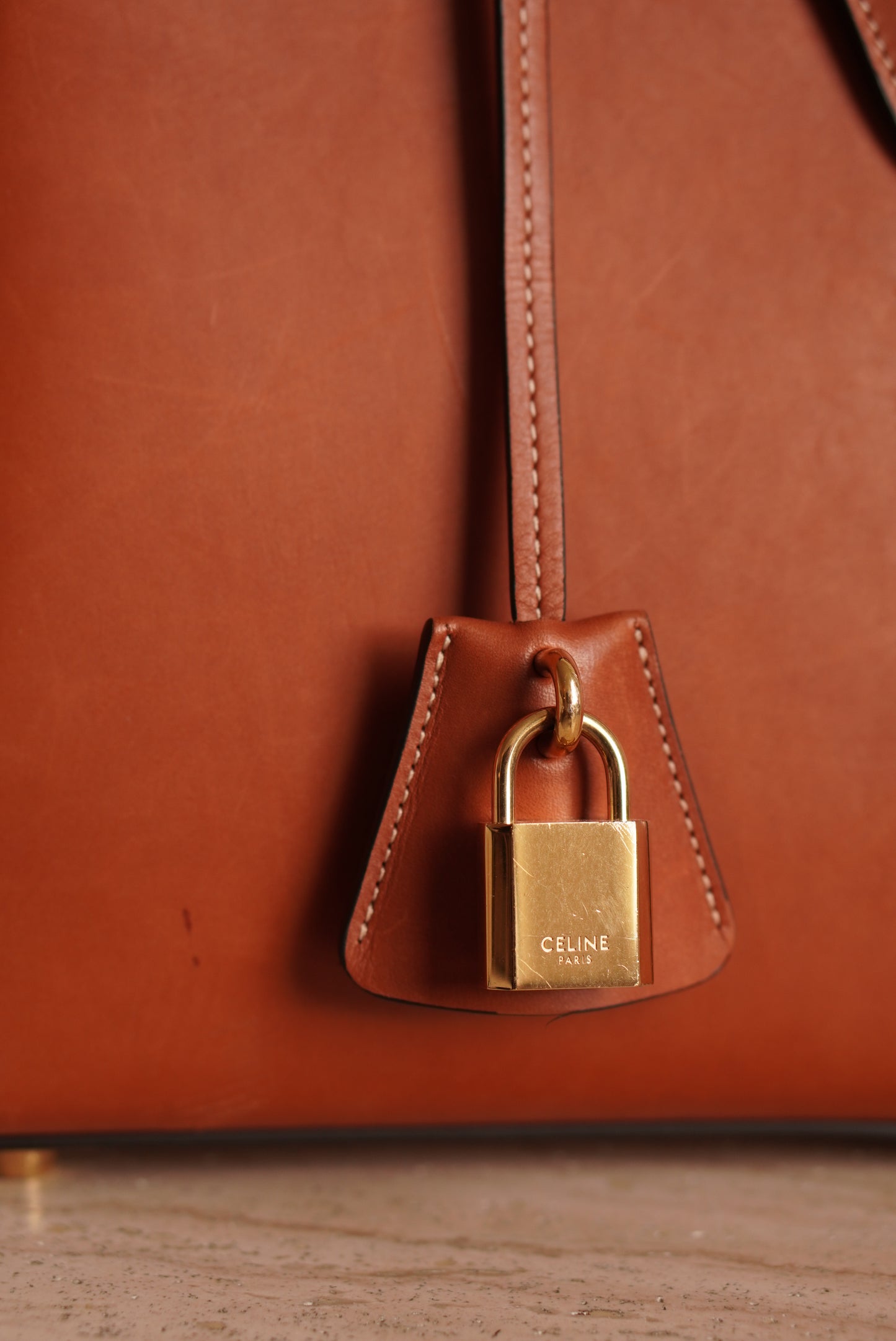 CELINE CLASSIQUE 16 | TAN