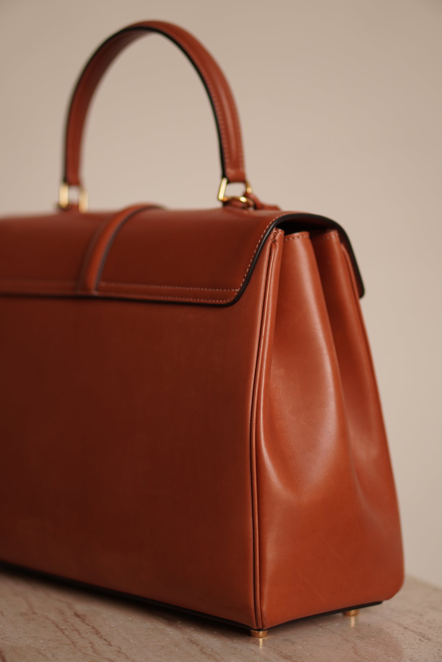 CELINE CLASSIQUE 16 | TAN