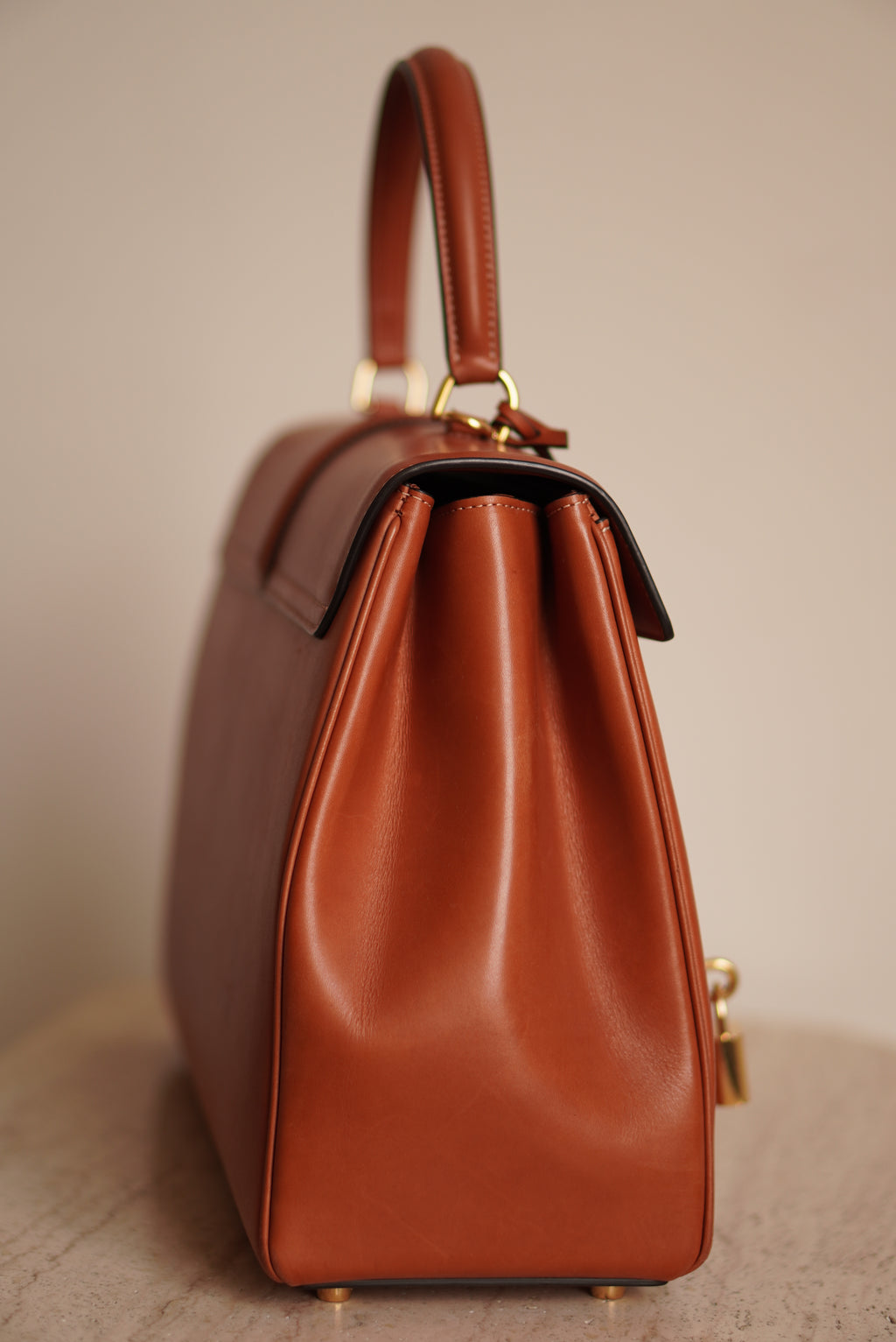 CELINE CLASSIQUE 16 | TAN