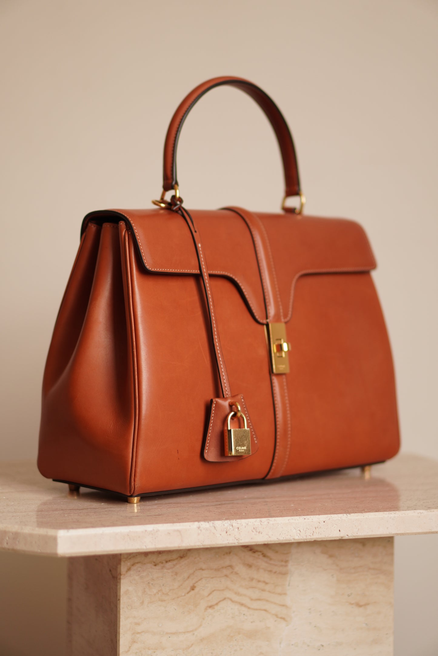 CELINE CLASSIQUE 16 | TAN