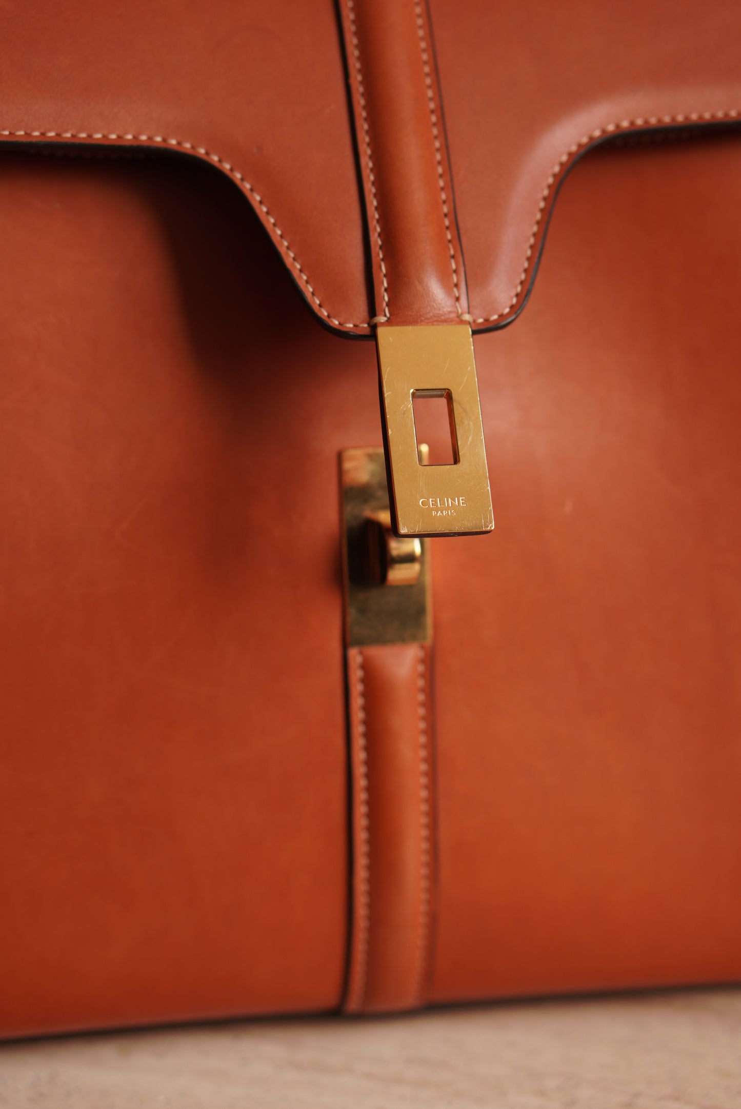 CELINE CLASSIQUE 16 | TAN