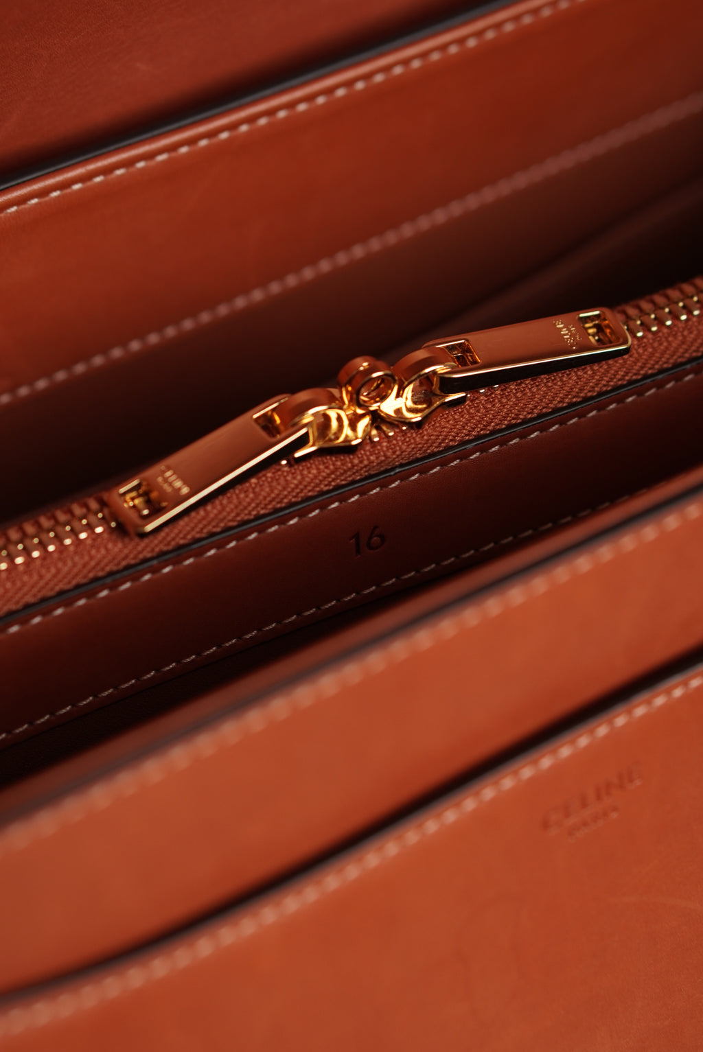 CELINE CLASSIQUE 16 | TAN