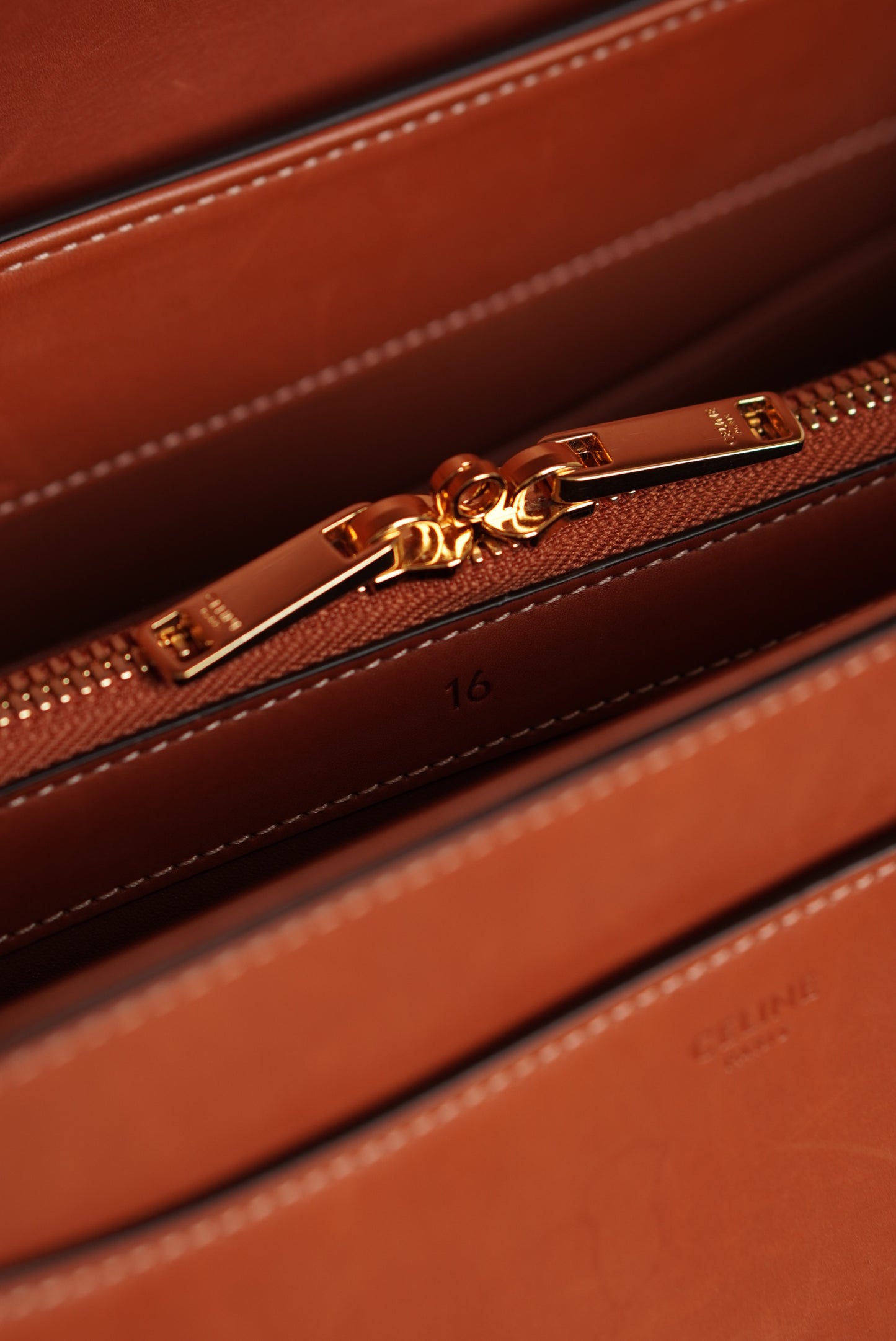 CELINE CLASSIQUE 16 | TAN