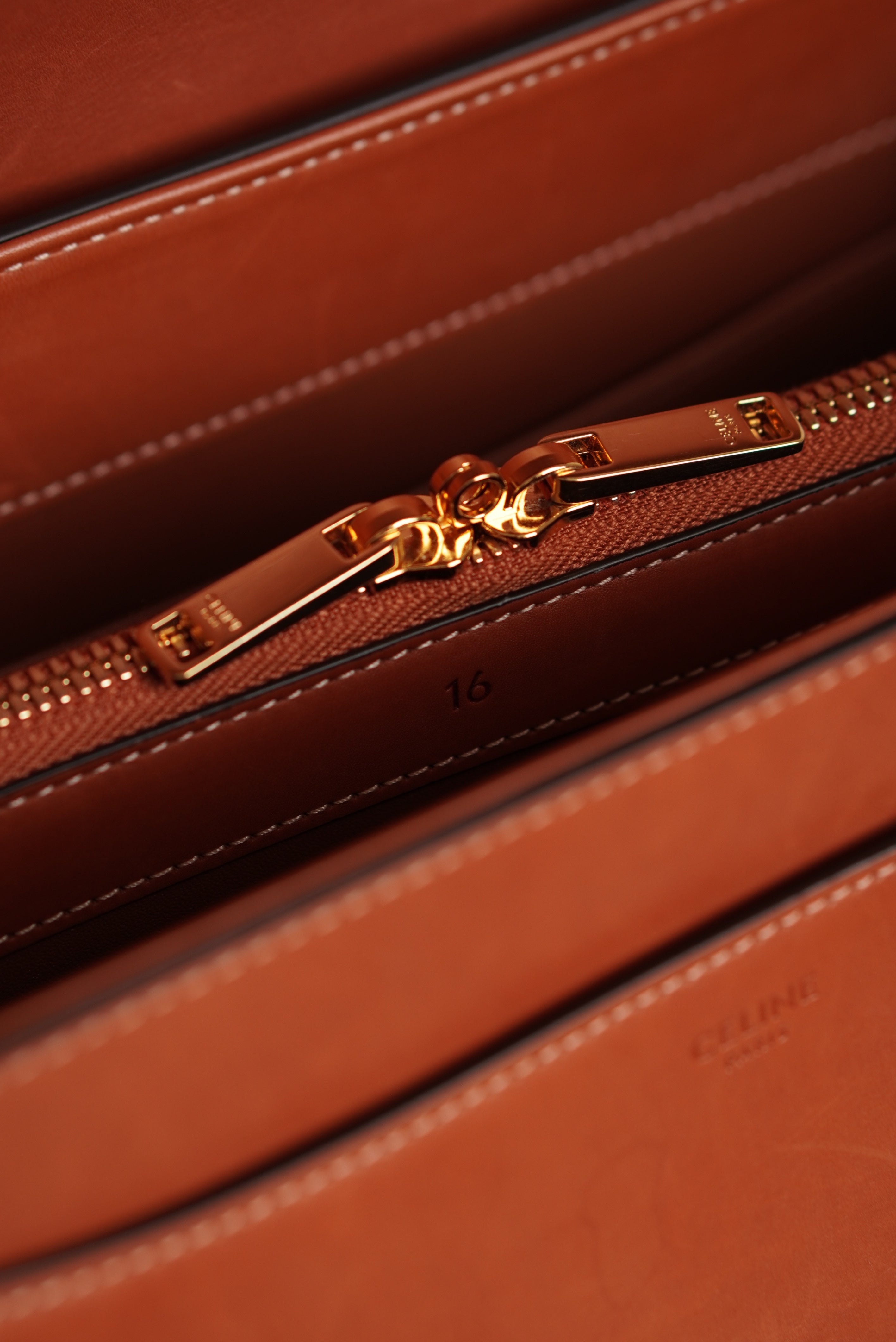 CELINE CLASSIQUE 16 | TAN