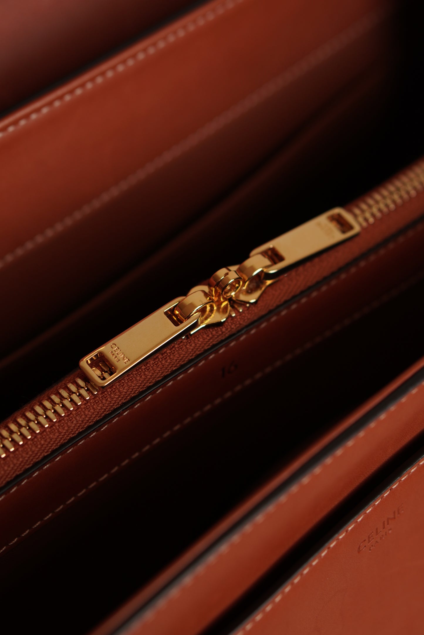 CELINE CLASSIQUE 16 | TAN