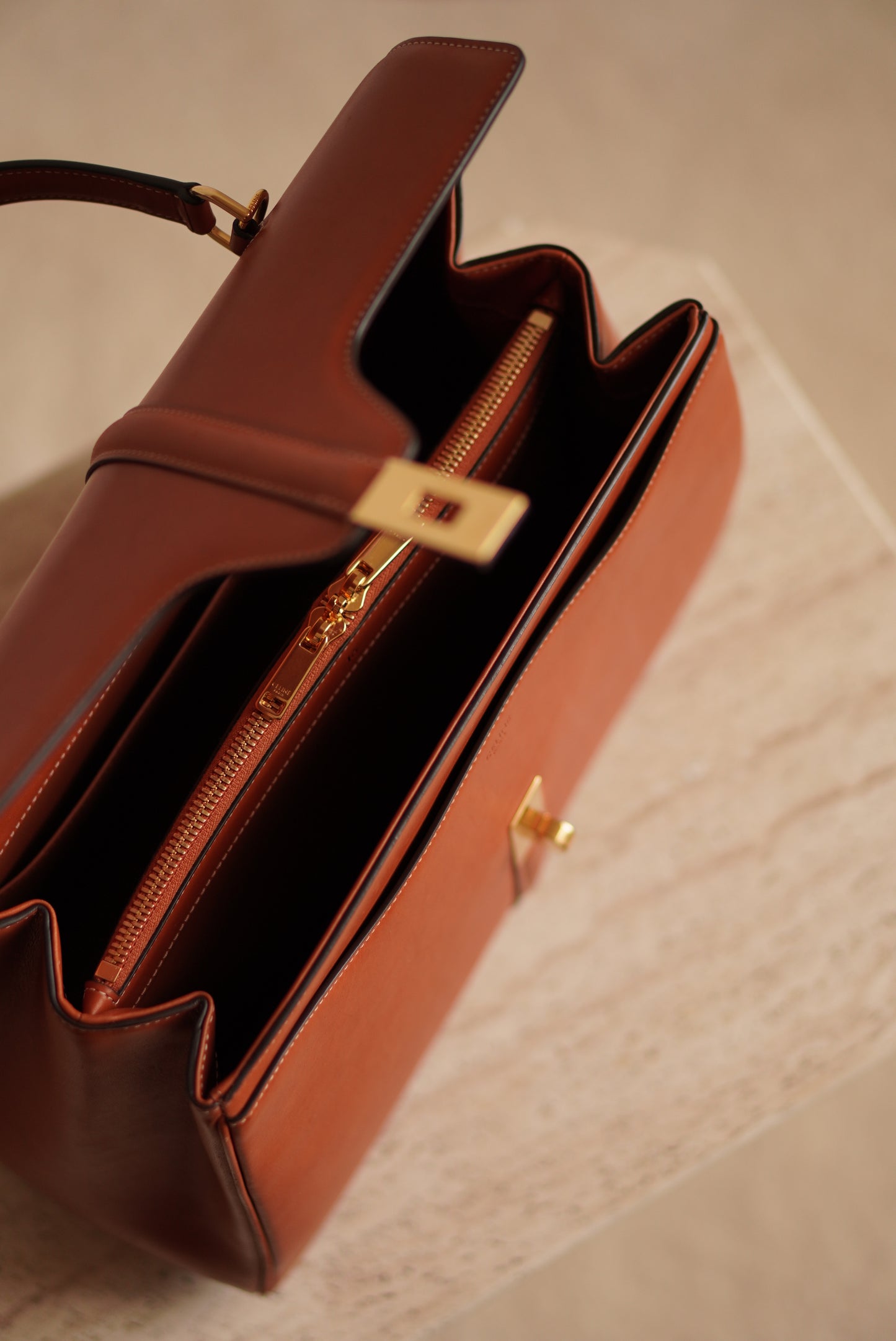 CELINE CLASSIQUE 16 | TAN