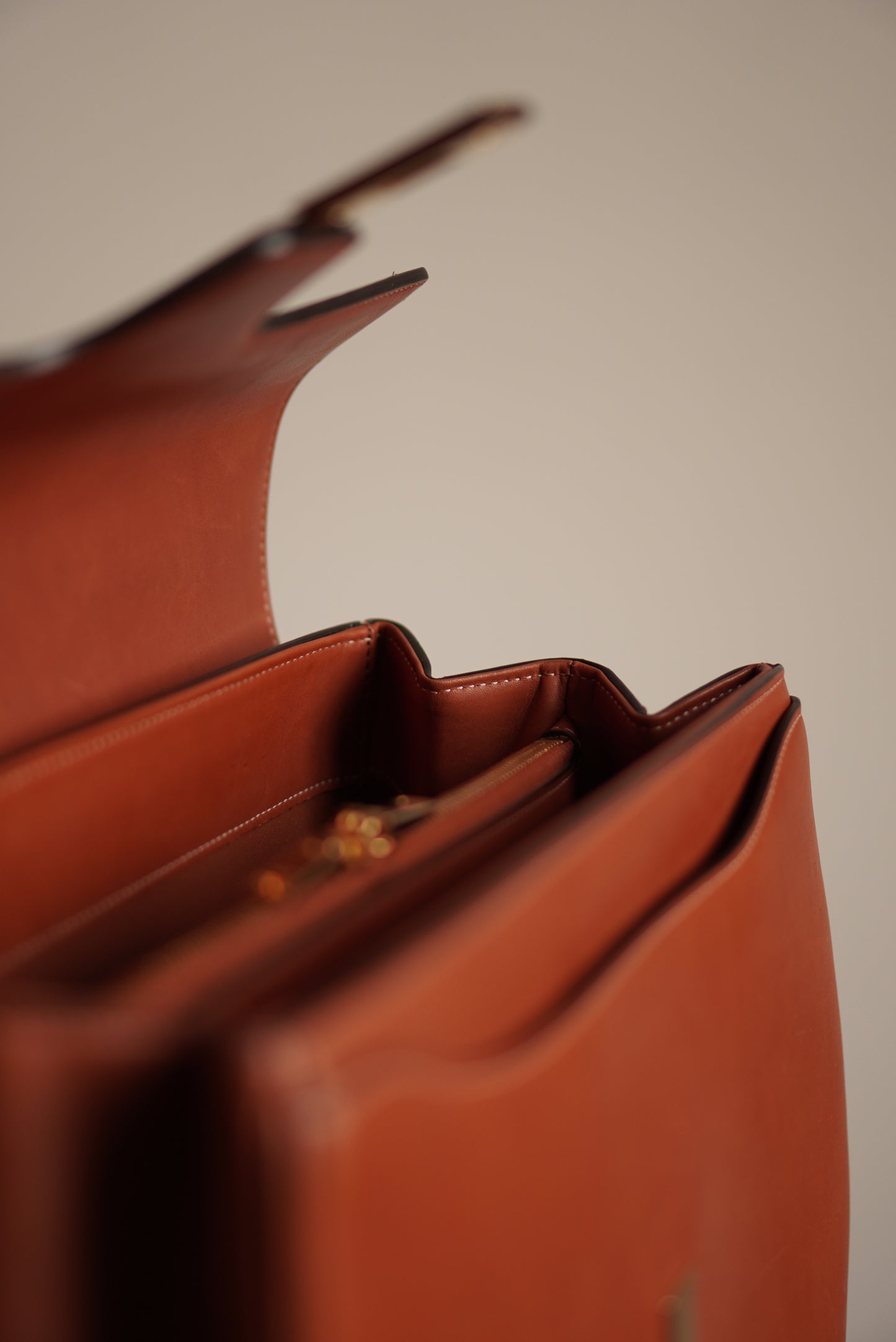 CELINE CLASSIQUE 16 | TAN