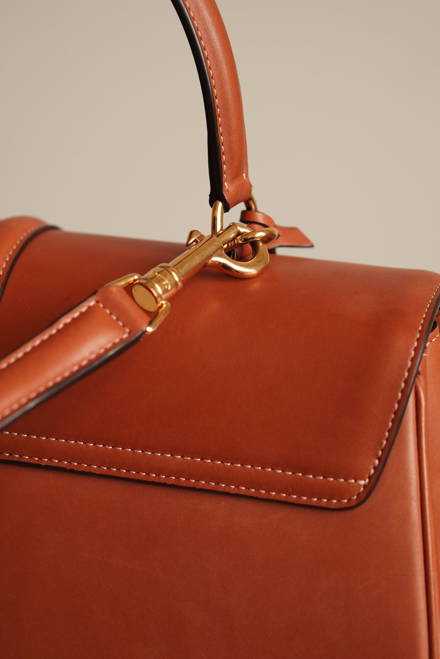 CELINE CLASSIQUE 16 | TAN