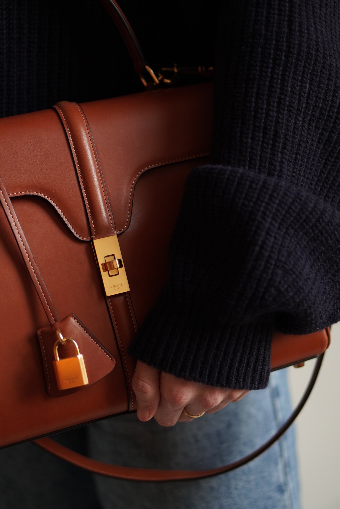 CELINE CLASSIQUE 16 | TAN