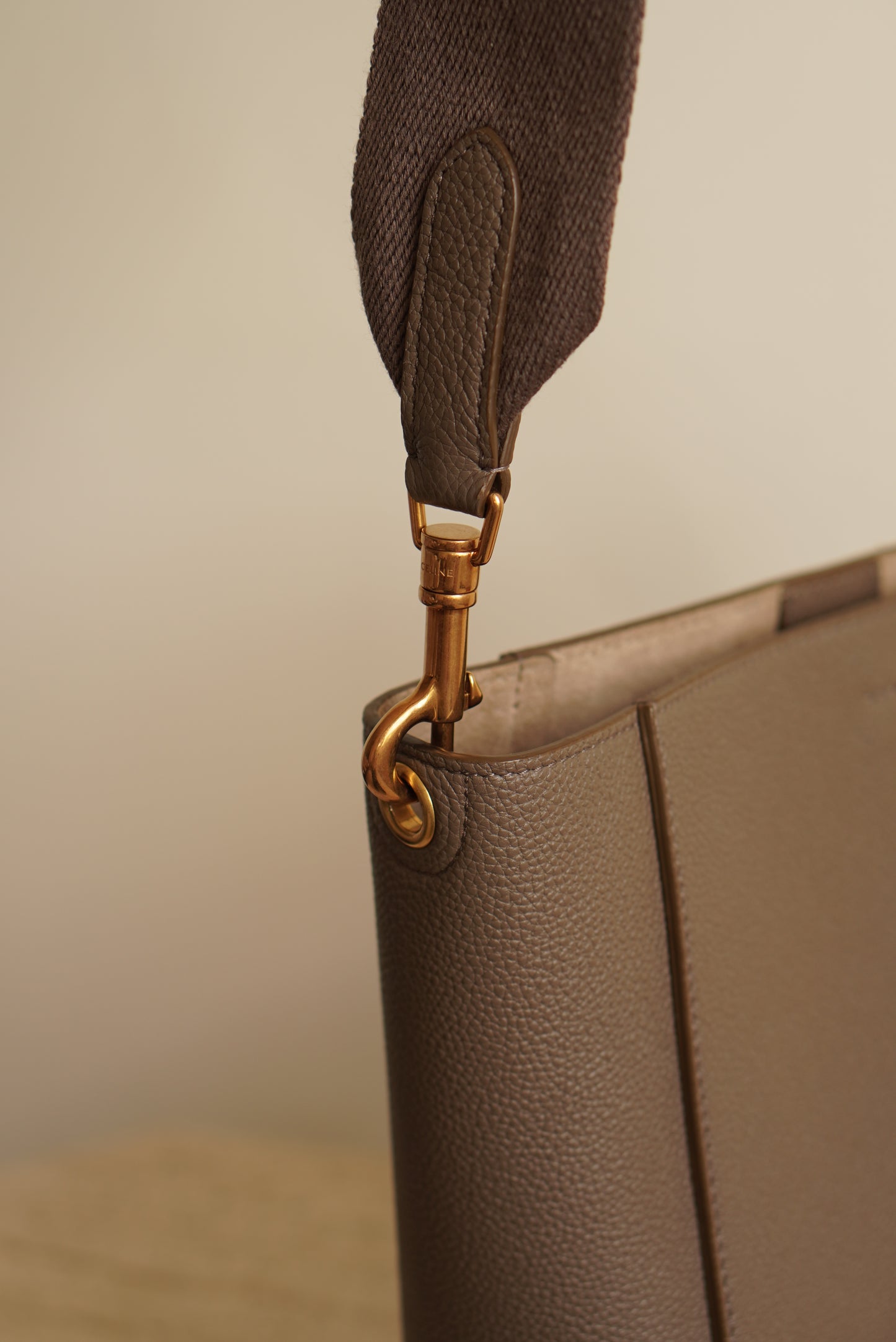 CELINE SEAU SANGLE SMALL | ETOUPE