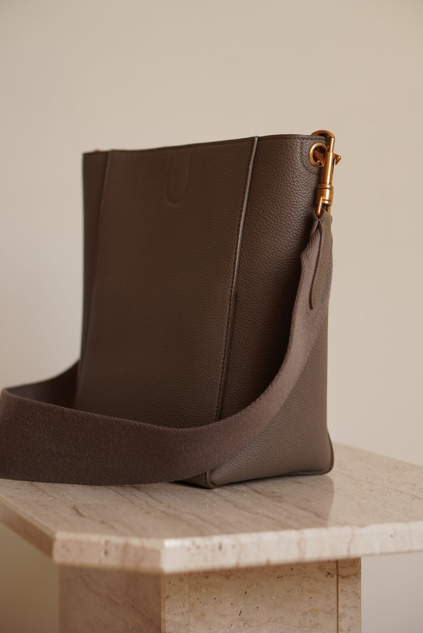 CELINE SEAU SANGLE SMALL | ETOUPE