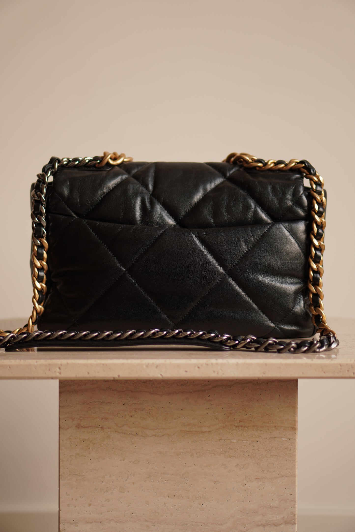 CHANEL 19 LARGE | BLACK