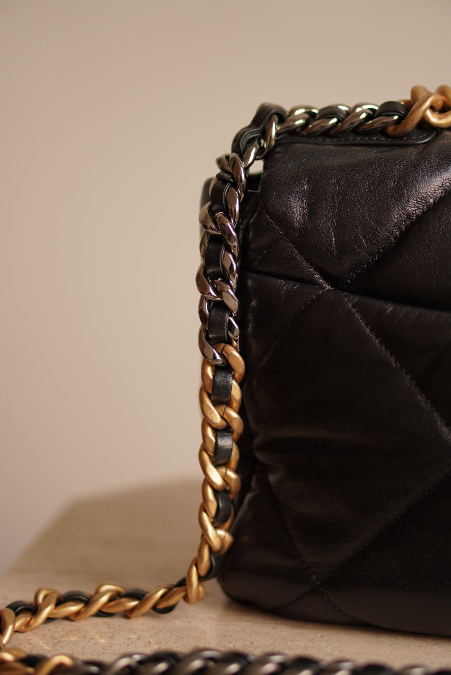CHANEL 19 LARGE | BLACK