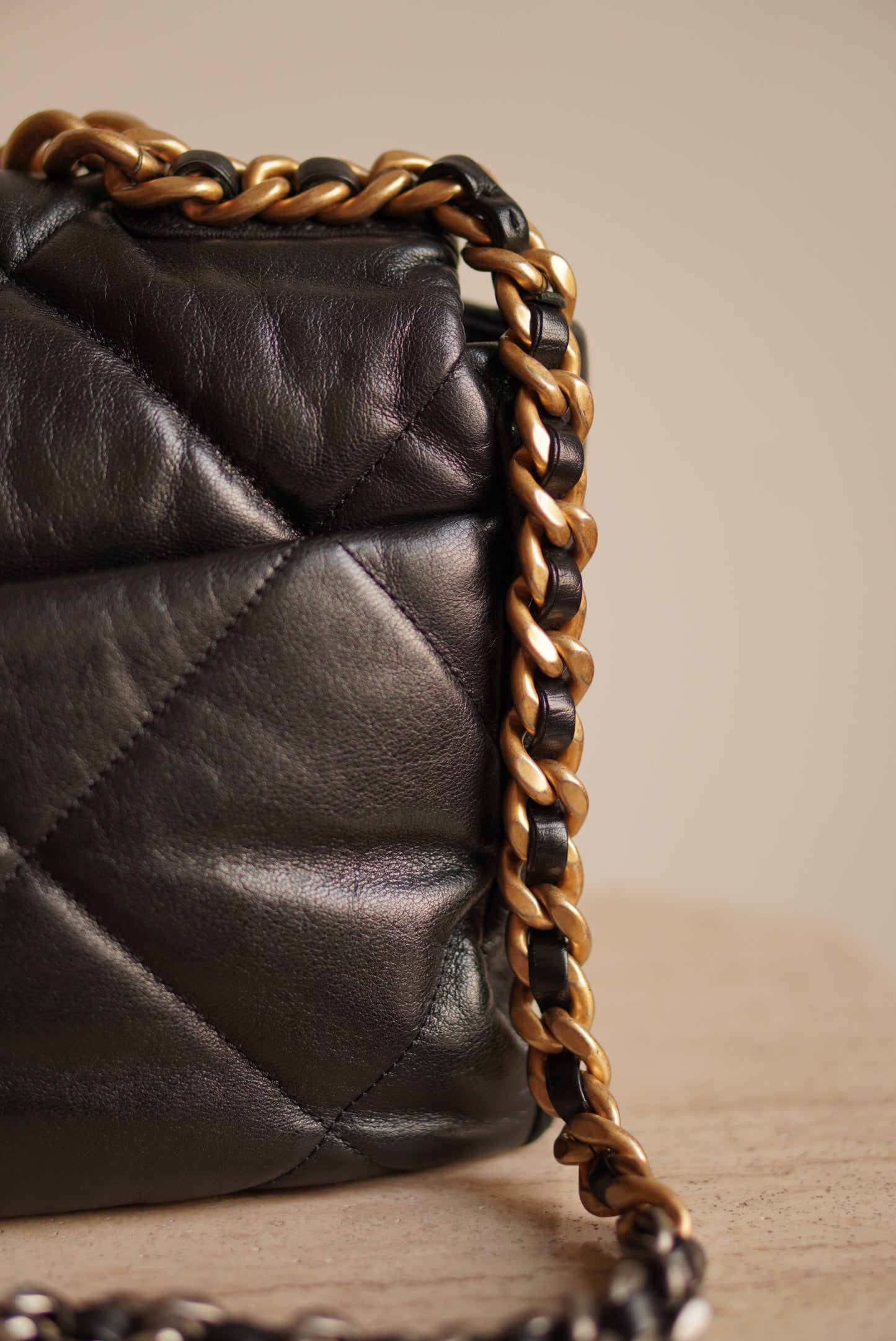CHANEL 19 LARGE | BLACK