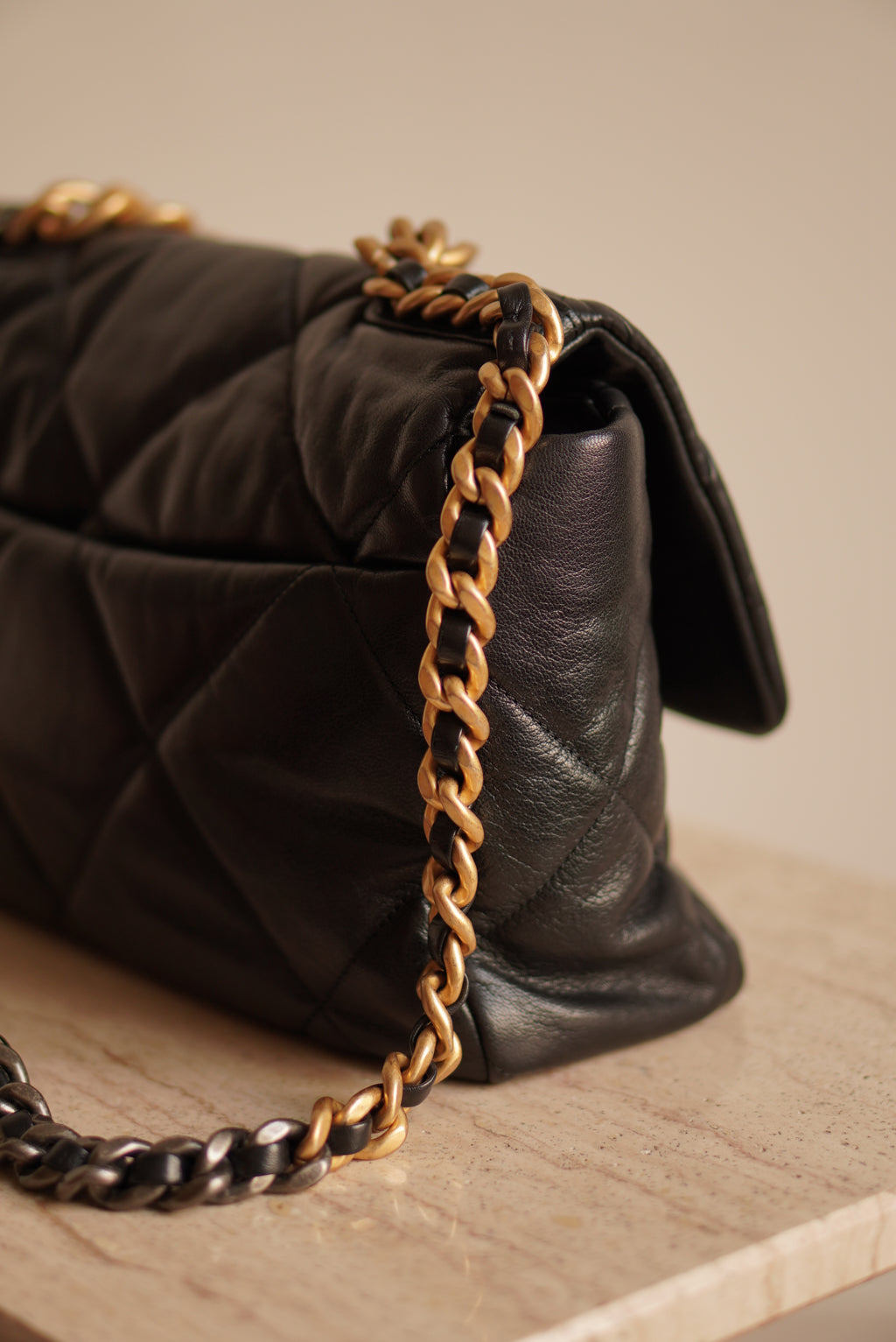 CHANEL 19 LARGE | BLACK