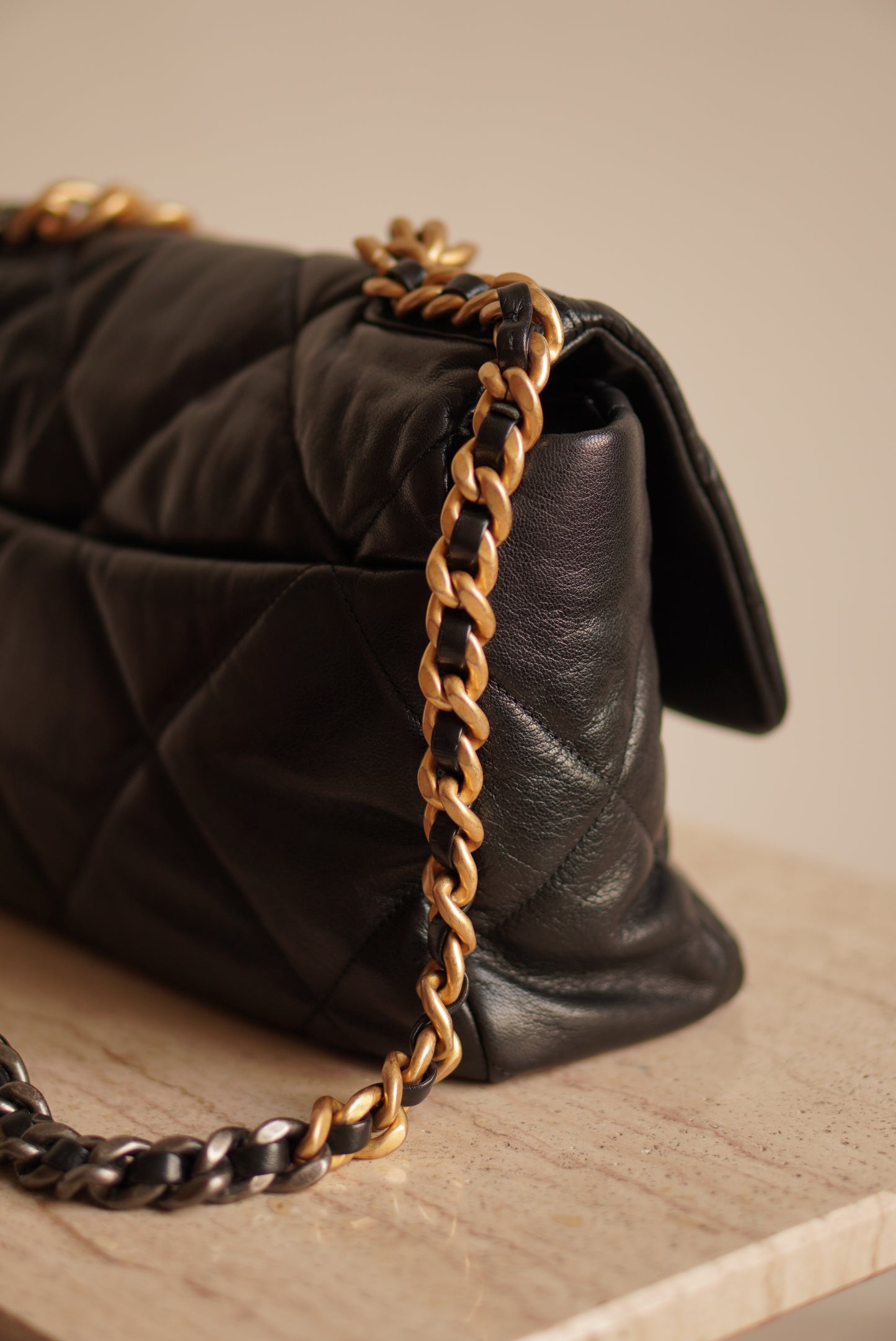 CHANEL 19 LARGE | BLACK