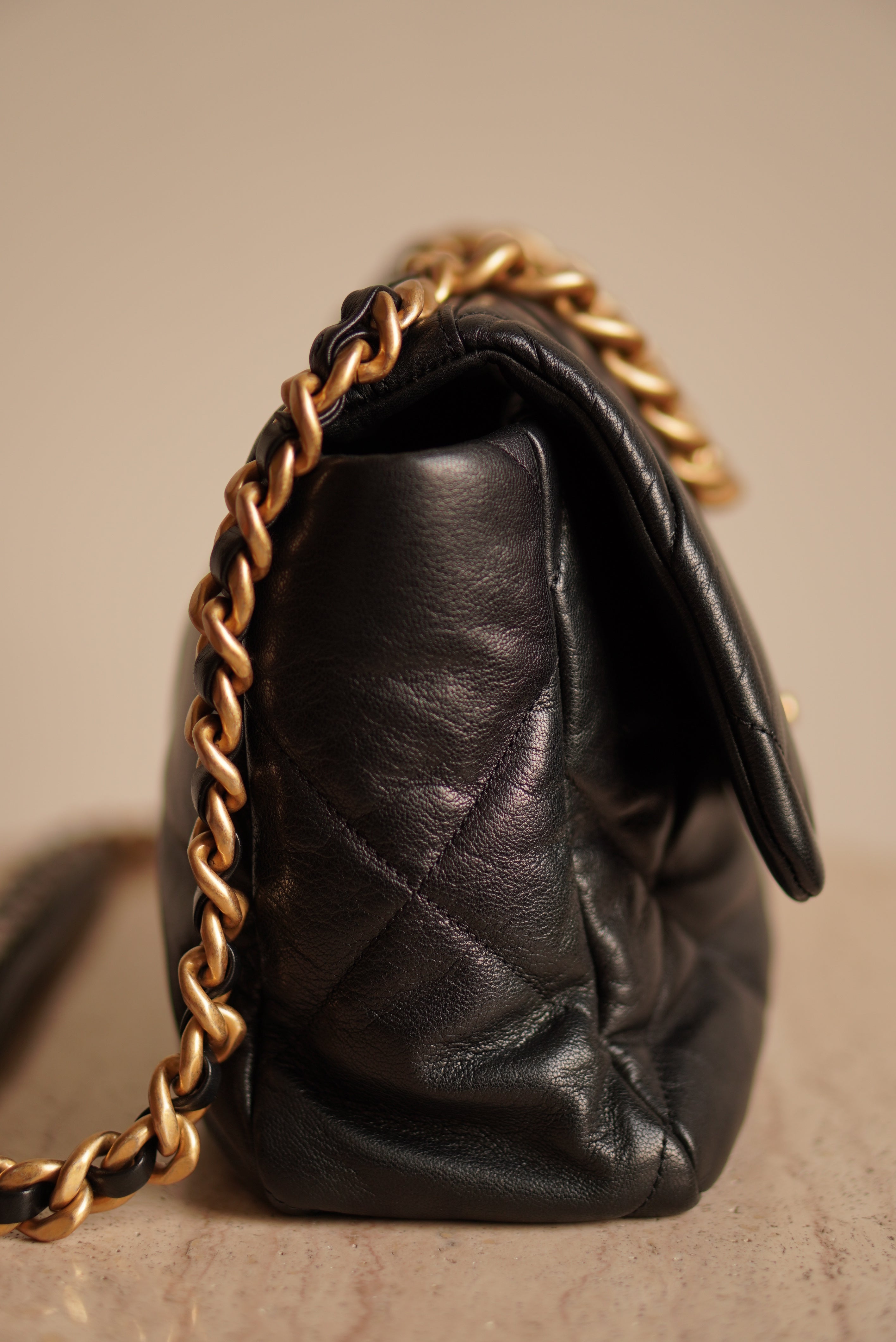 CHANEL 19 LARGE | BLACK