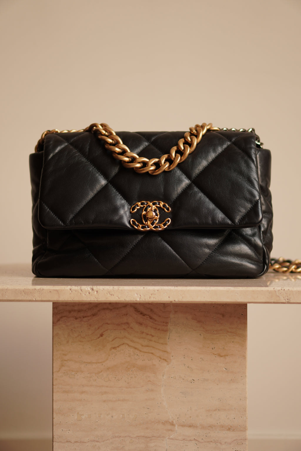 CHANEL 19 LARGE | BLACK