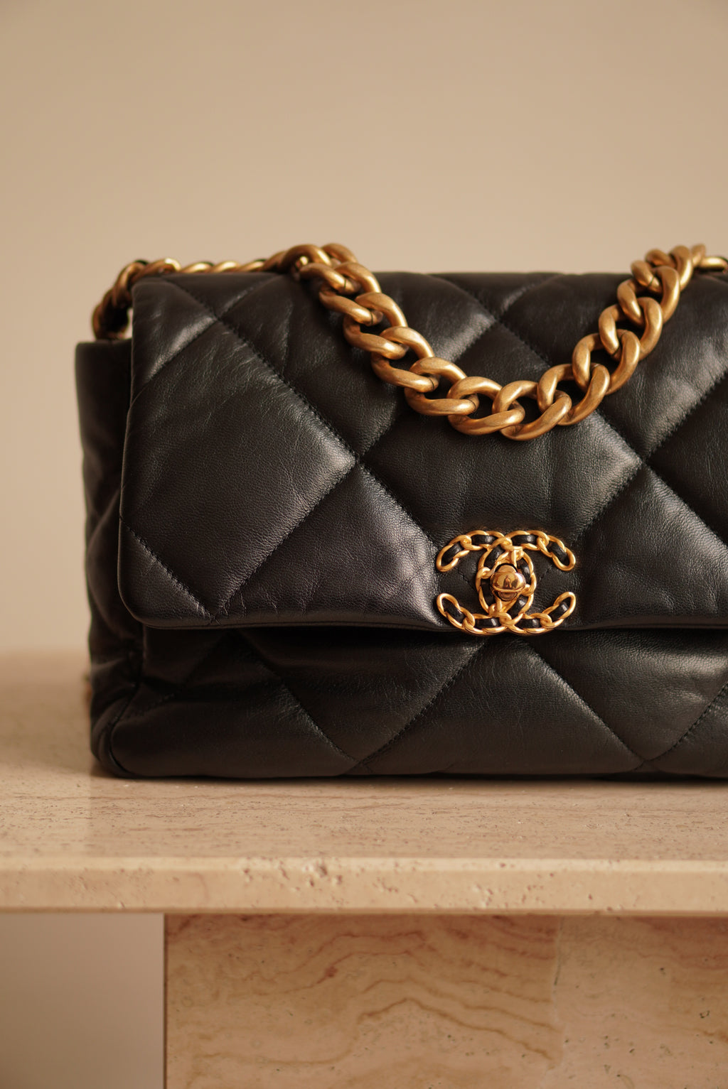 CHANEL 19 LARGE | BLACK