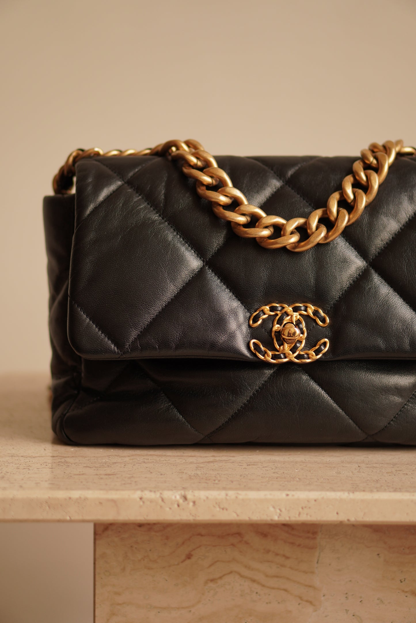 CHANEL 19 LARGE | BLACK