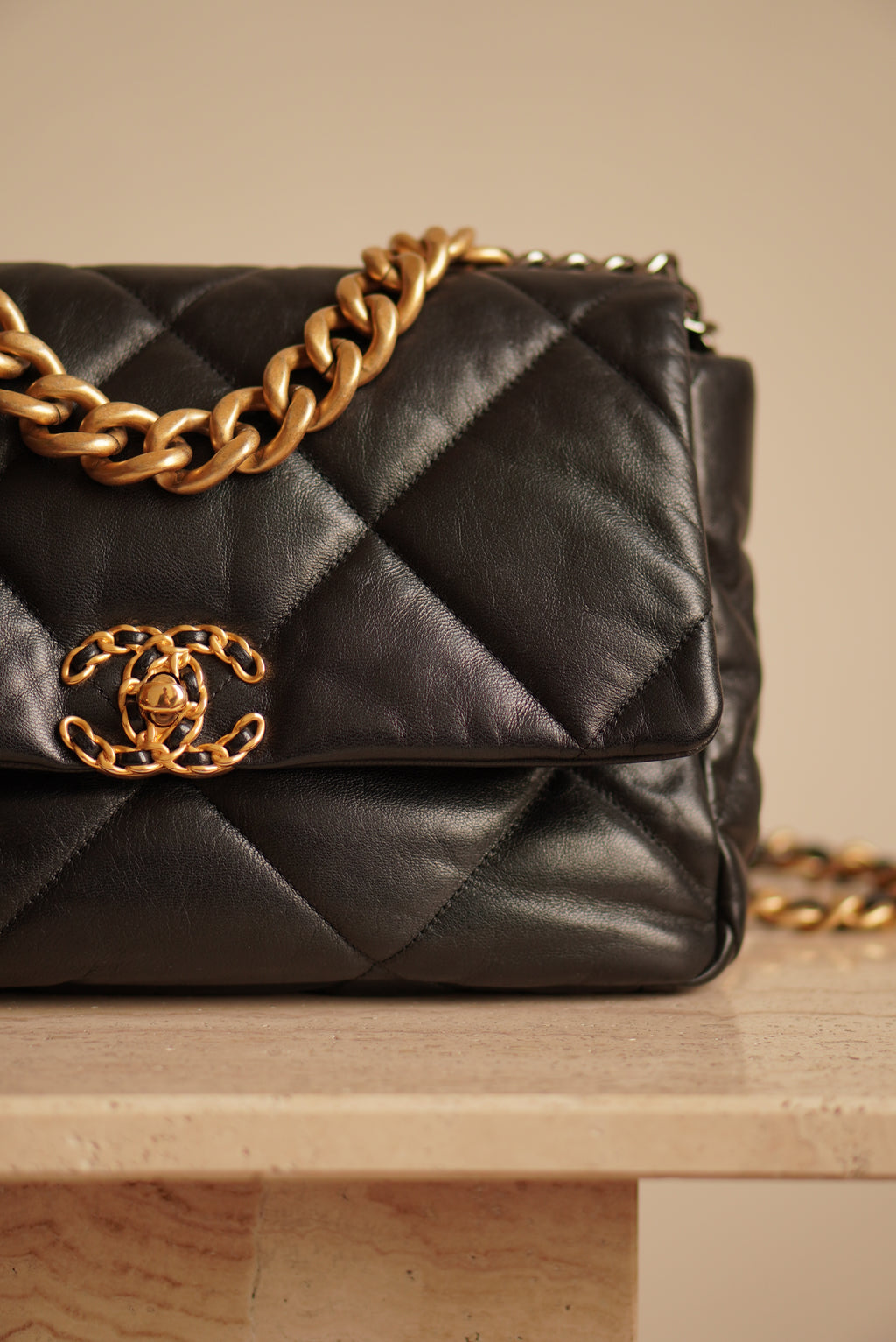 CHANEL 19 LARGE | BLACK