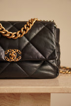 CHANEL 19 LARGE | BLACK