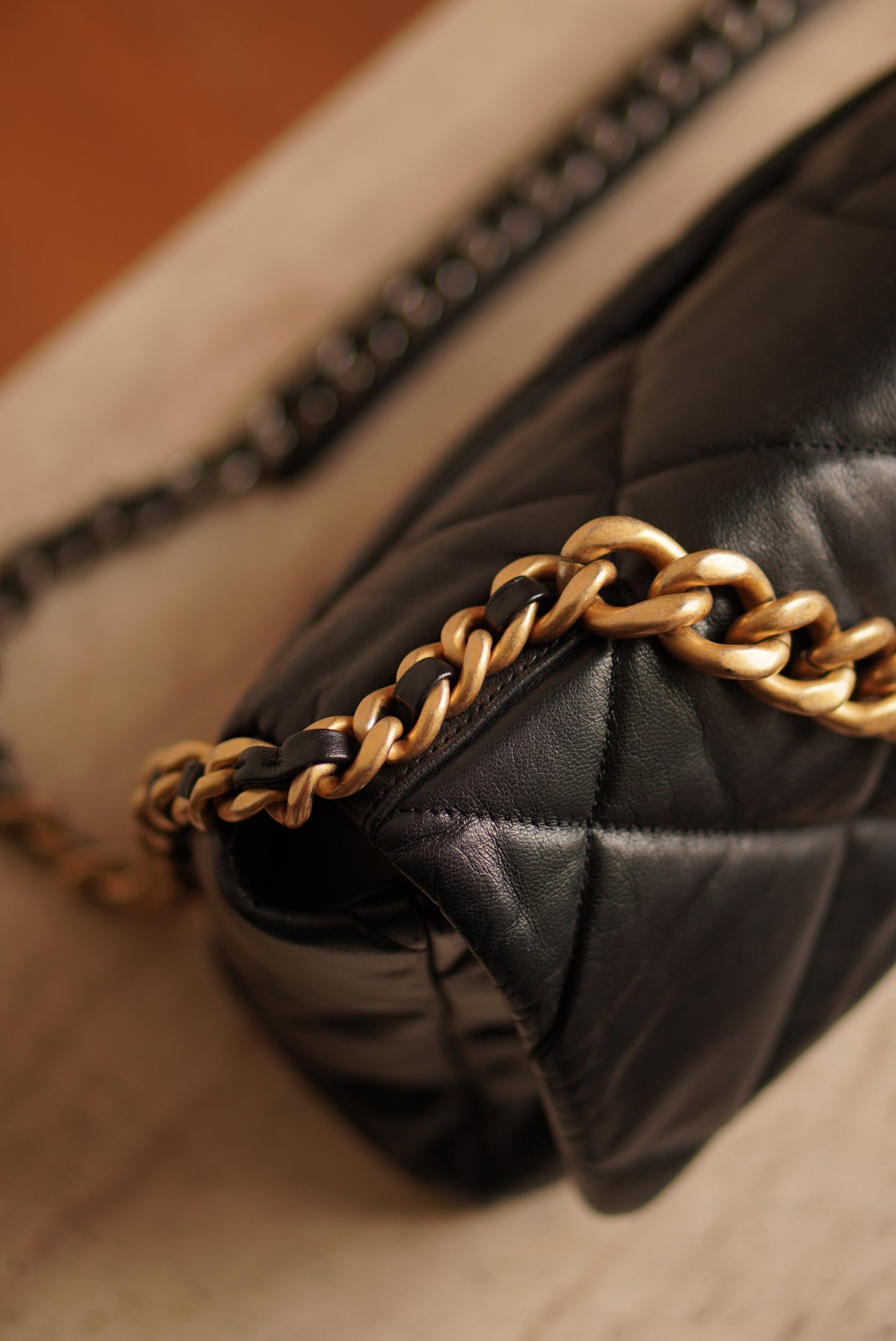CHANEL 19 LARGE | BLACK