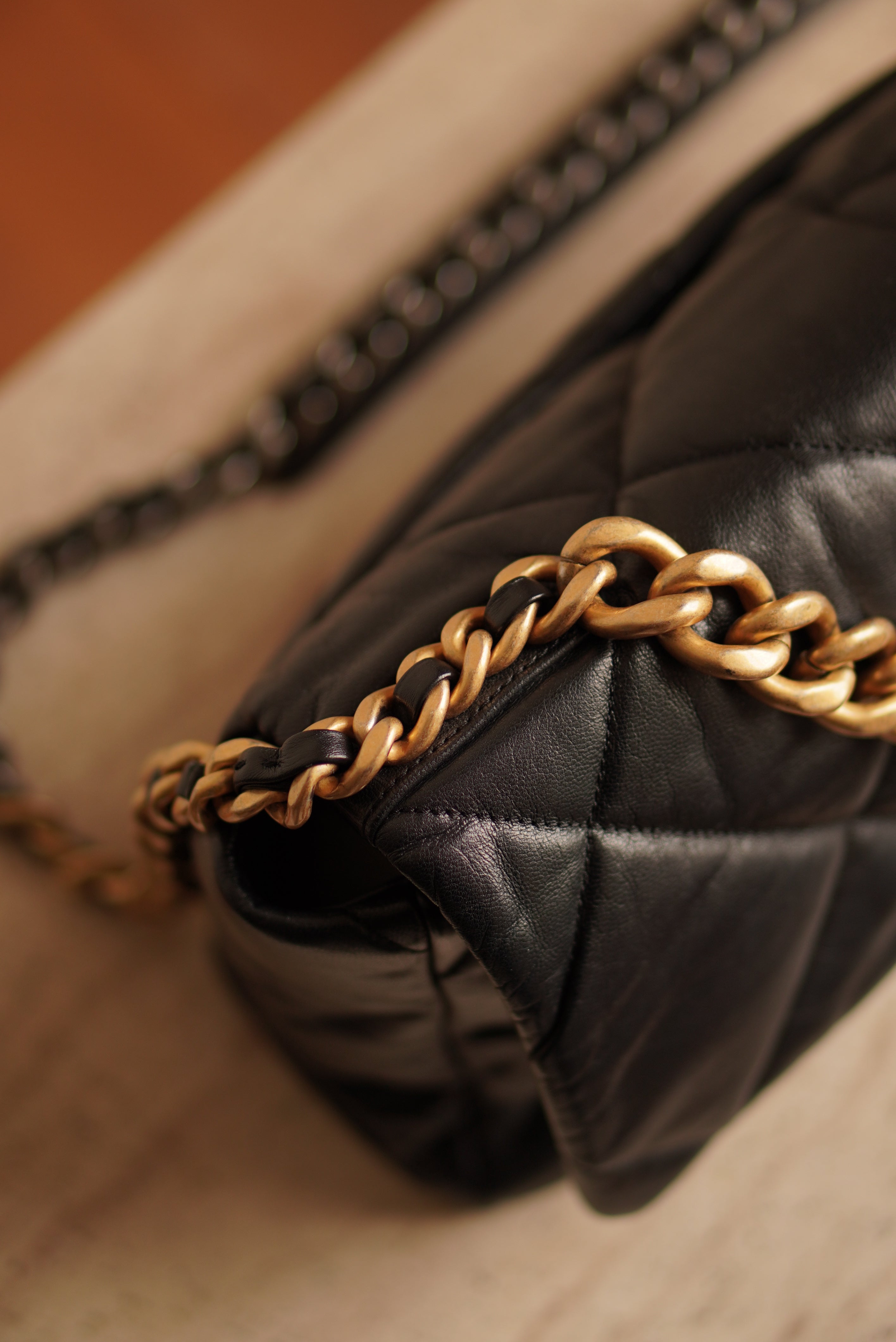 CHANEL 19 LARGE | BLACK