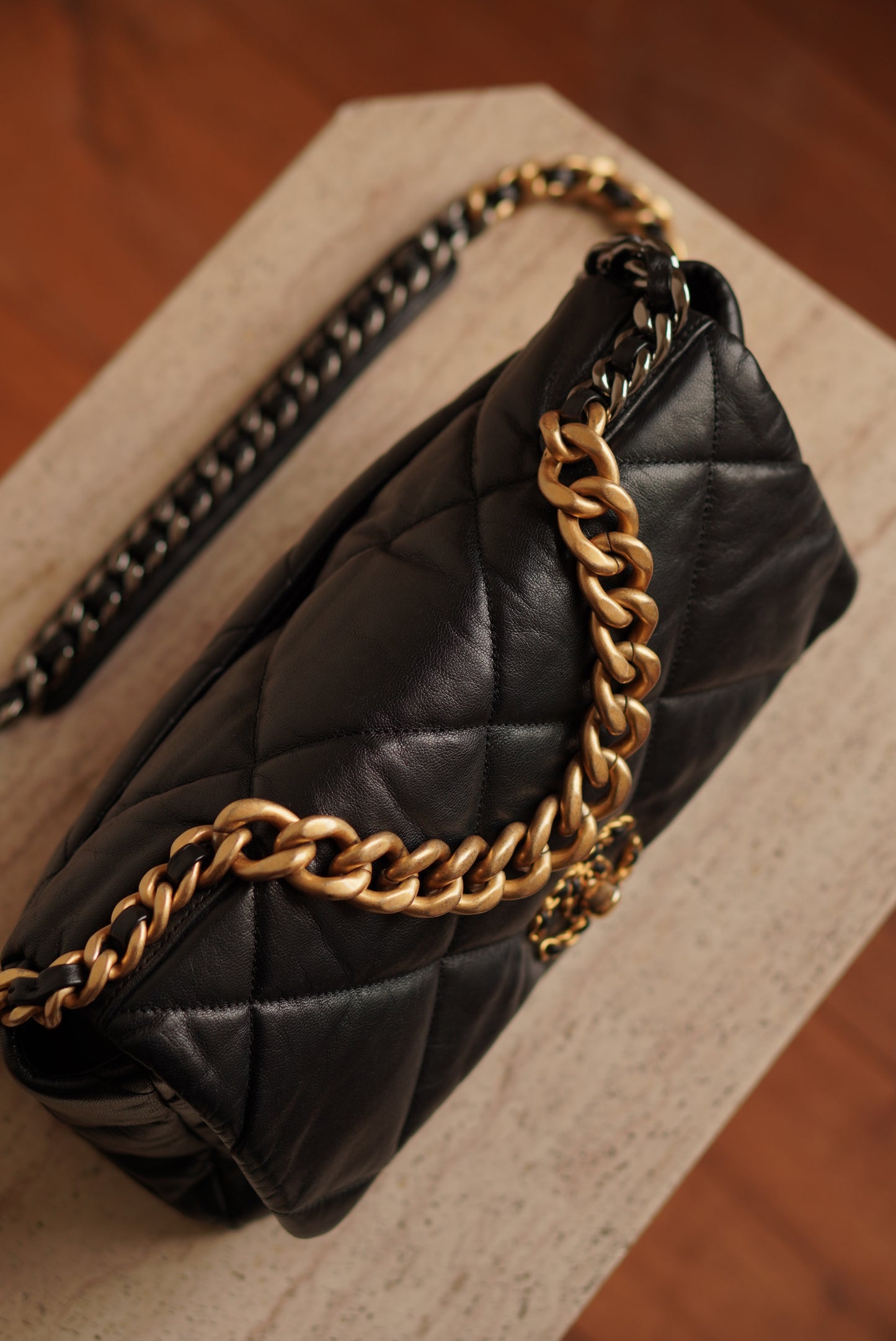 CHANEL 19 LARGE | BLACK