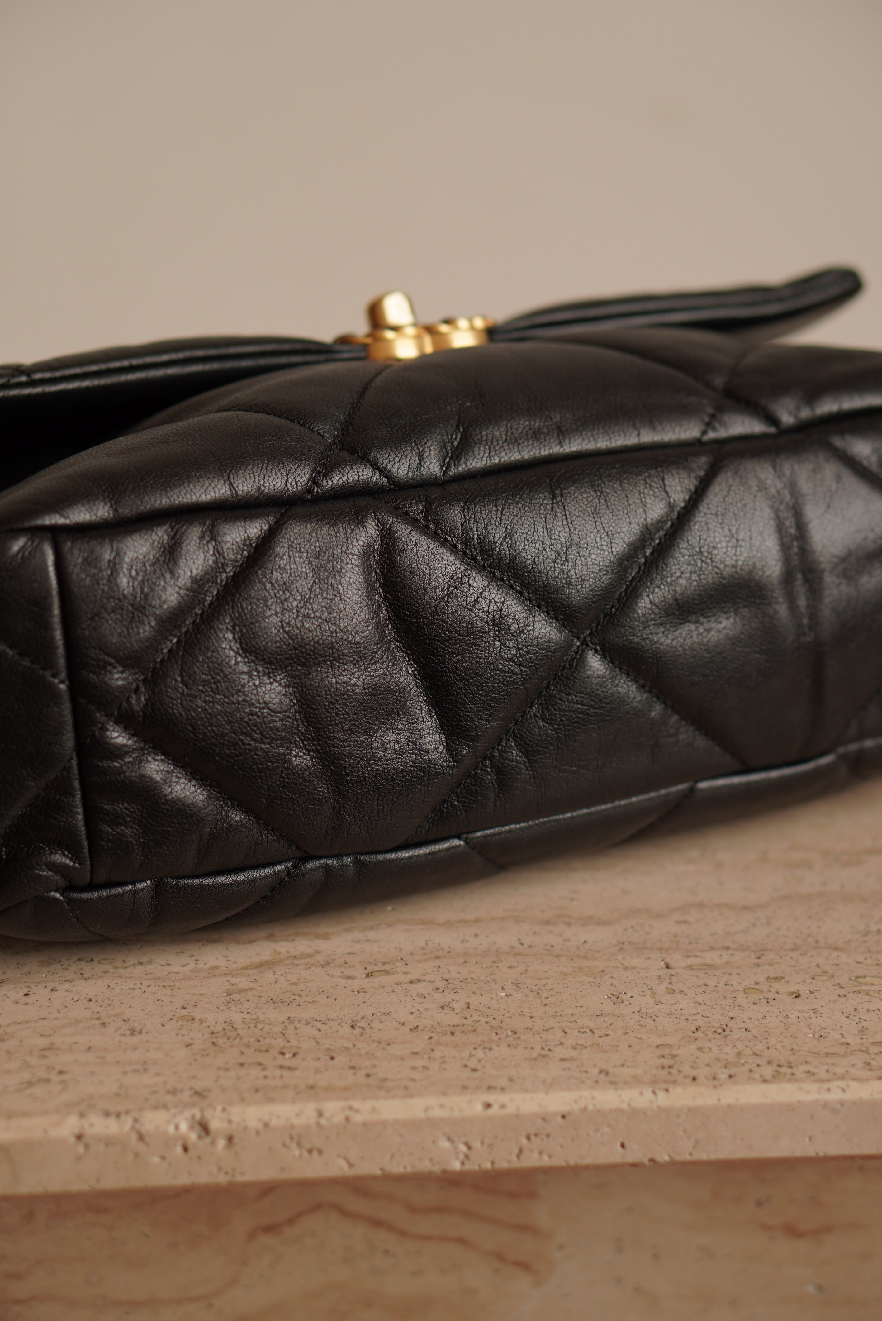 CHANEL 19 LARGE | BLACK