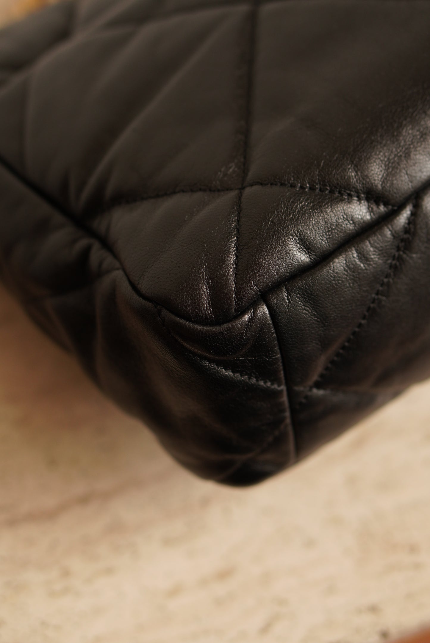 CHANEL 19 LARGE | BLACK