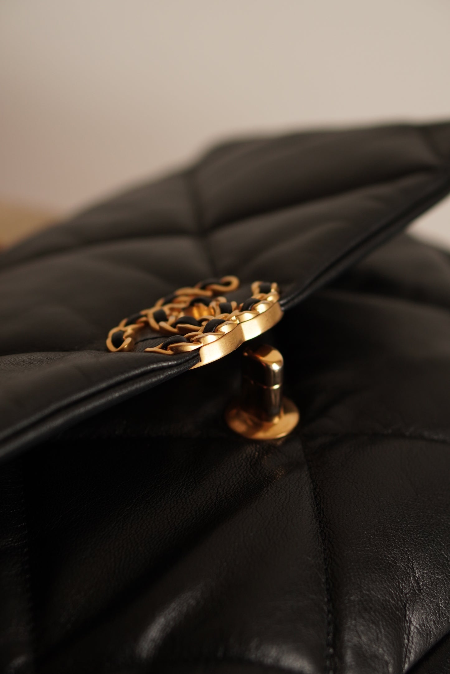 CHANEL 19 LARGE | BLACK