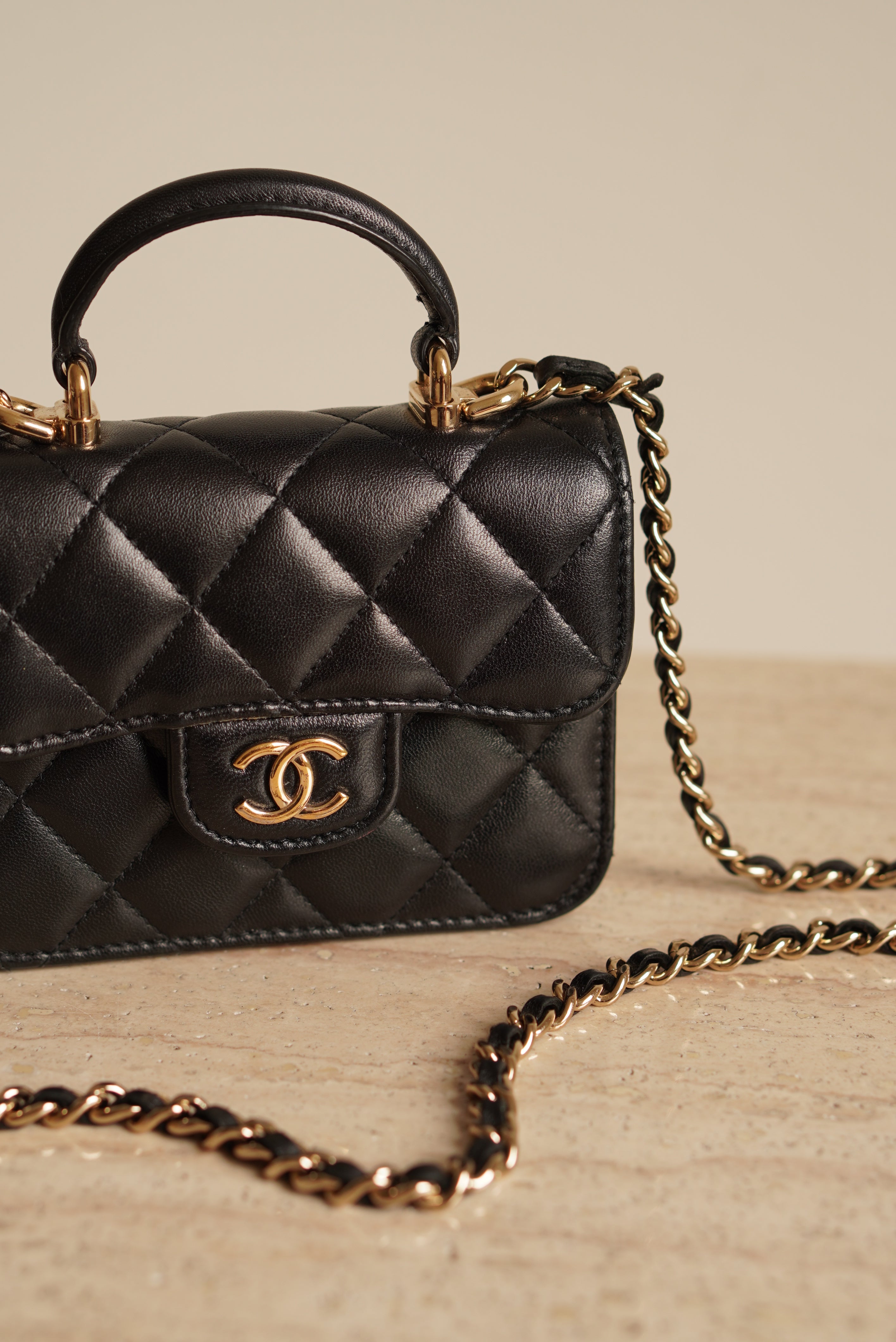 CHANEL 21K MICRO TOP HANDLE | BLACK