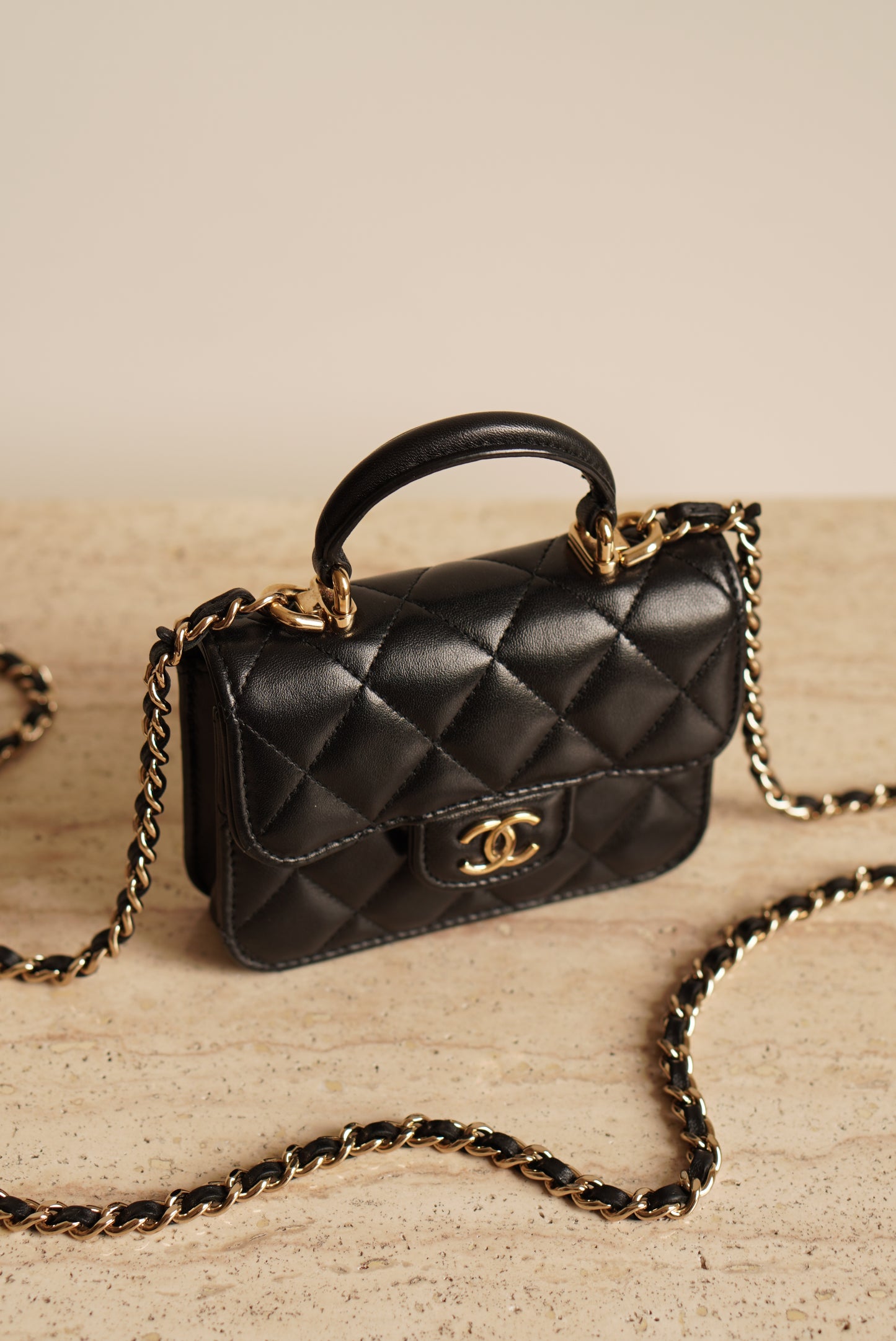 CHANEL 21K MICRO TOP HANDLE | BLACK